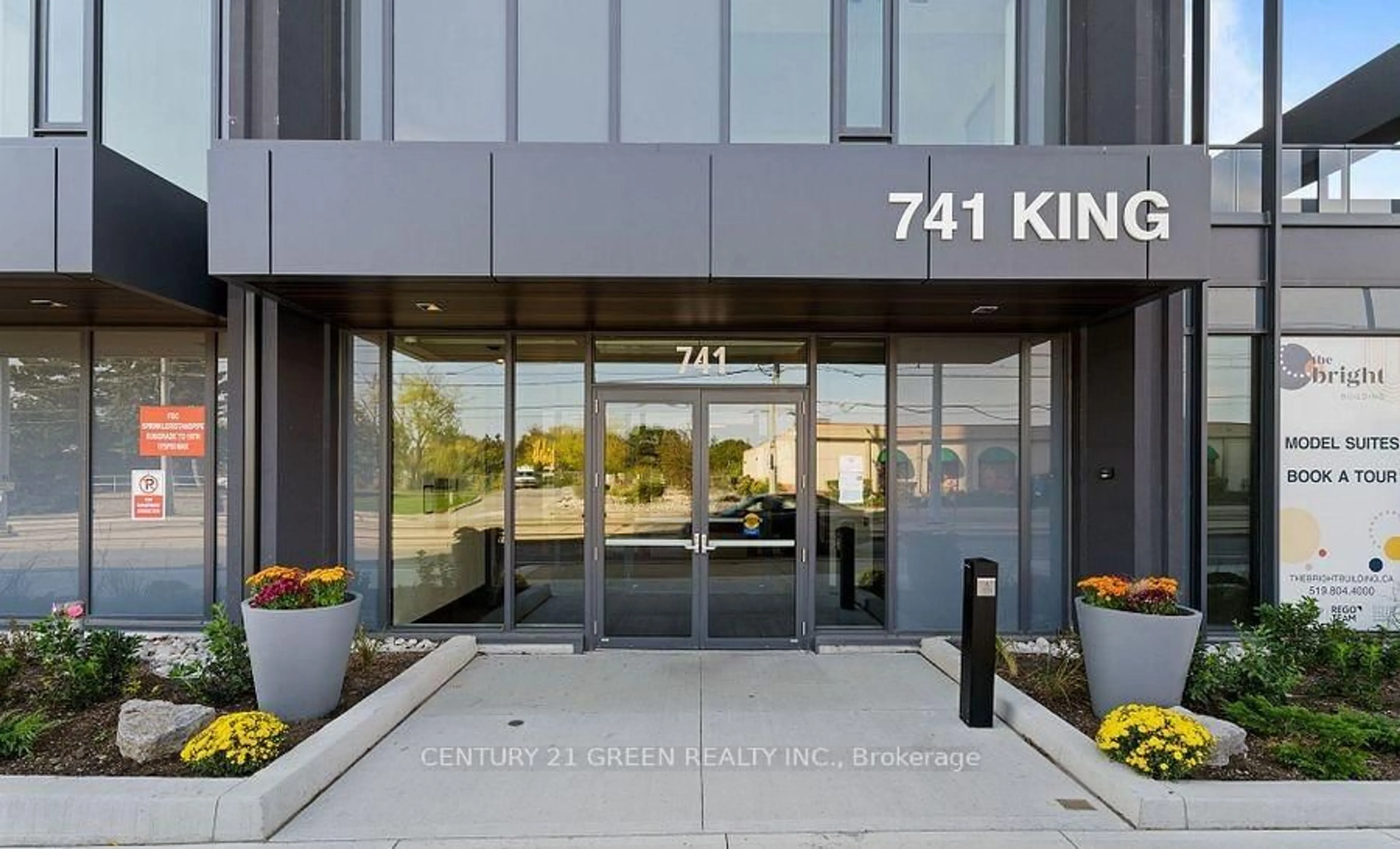 Indoor foyer for 741 King St #1605, Kitchener Ontario N2G 0E9