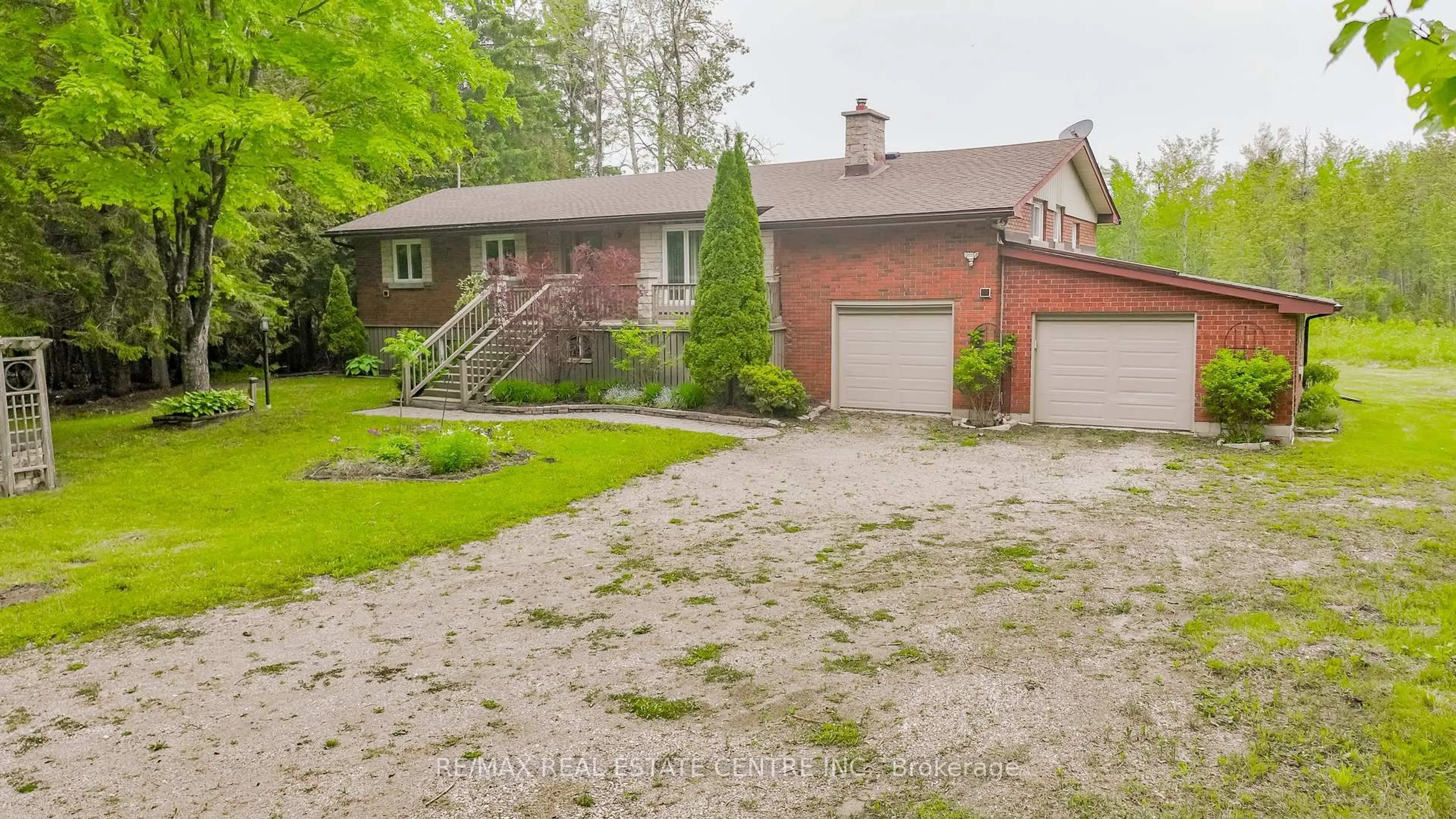 A pic from outside/outdoor area/front of a property/back of a property/a pic from drone, street for 555257 Mono-Amaranth Townline, Mono Ontario L9V 5M9