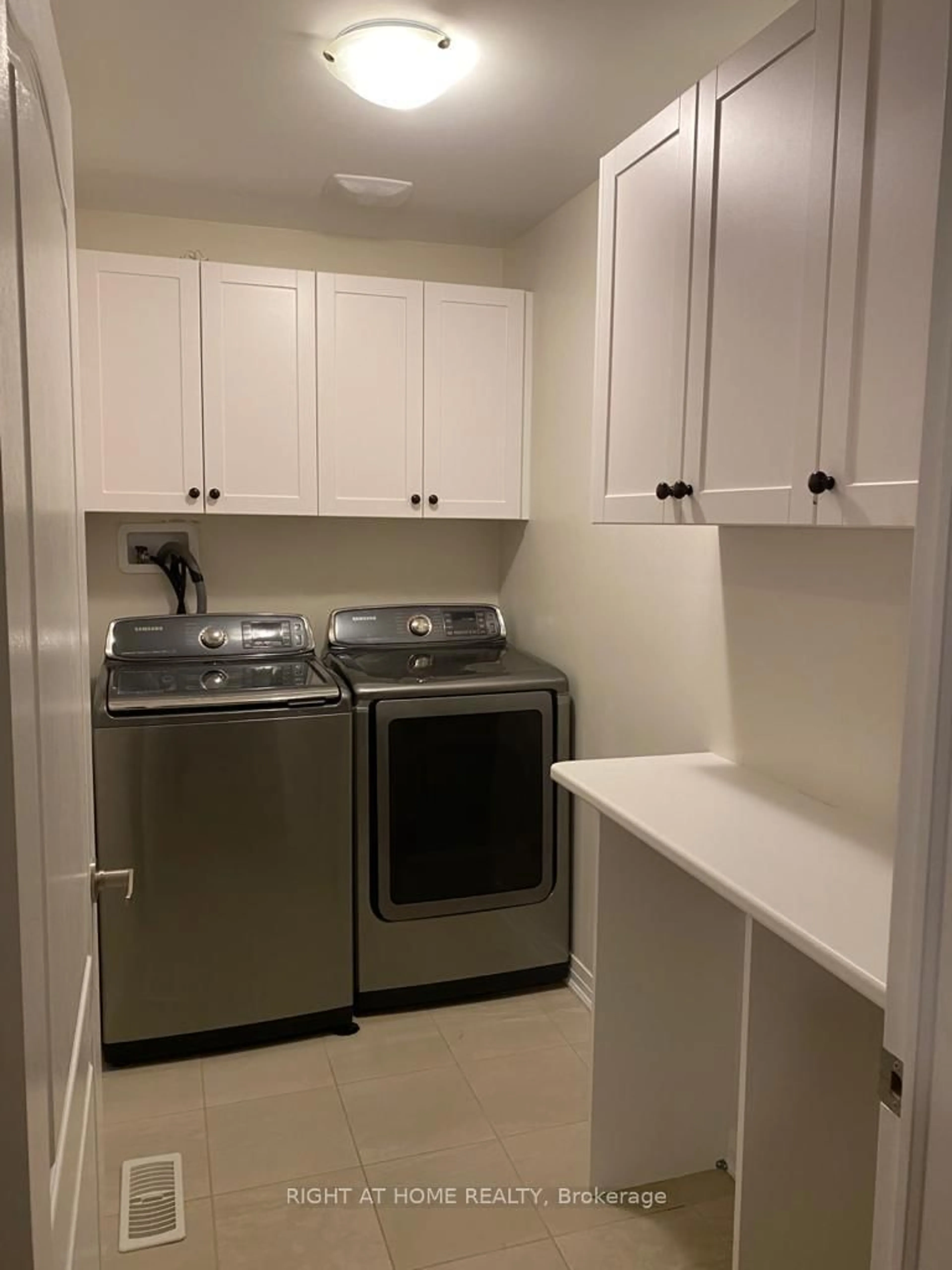 Laundry room for 80 Leeson St, East Luther Grand Valley Ontario L0N 1G0