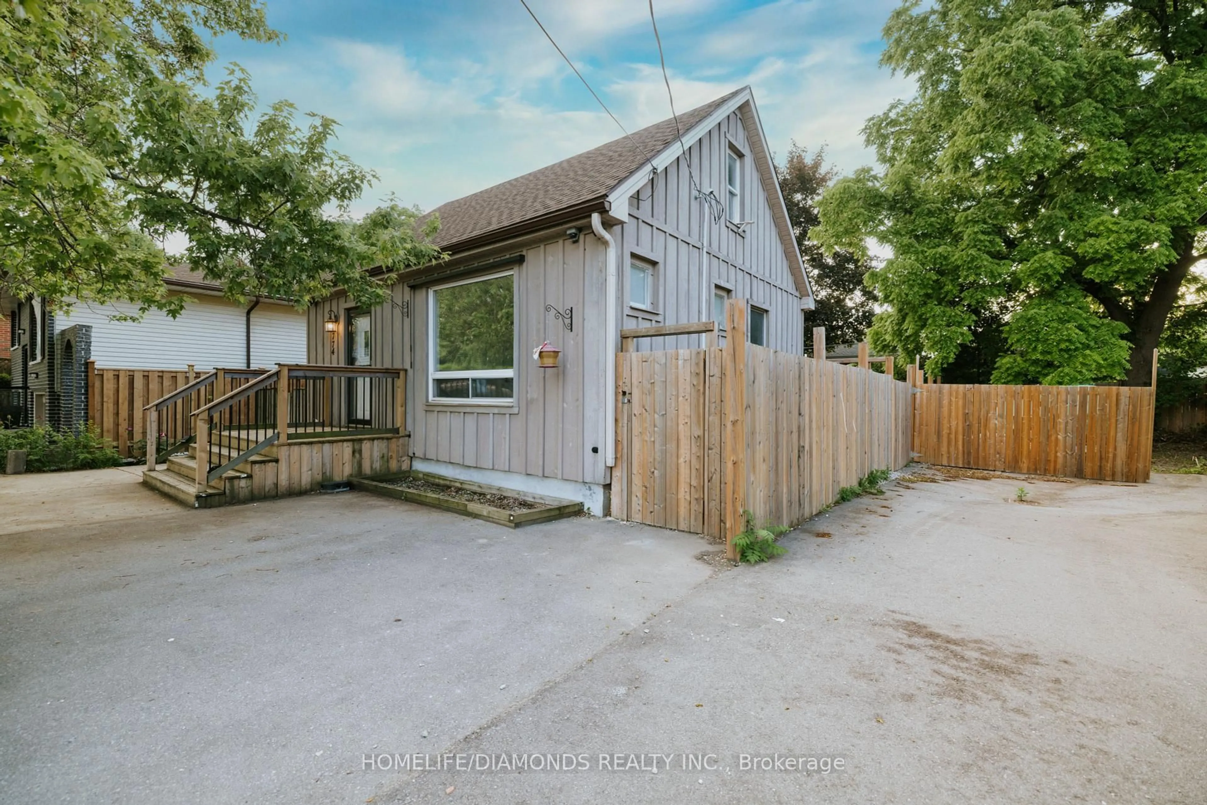 Shed for 774 Garth St, Hamilton Ontario L9C 4K4