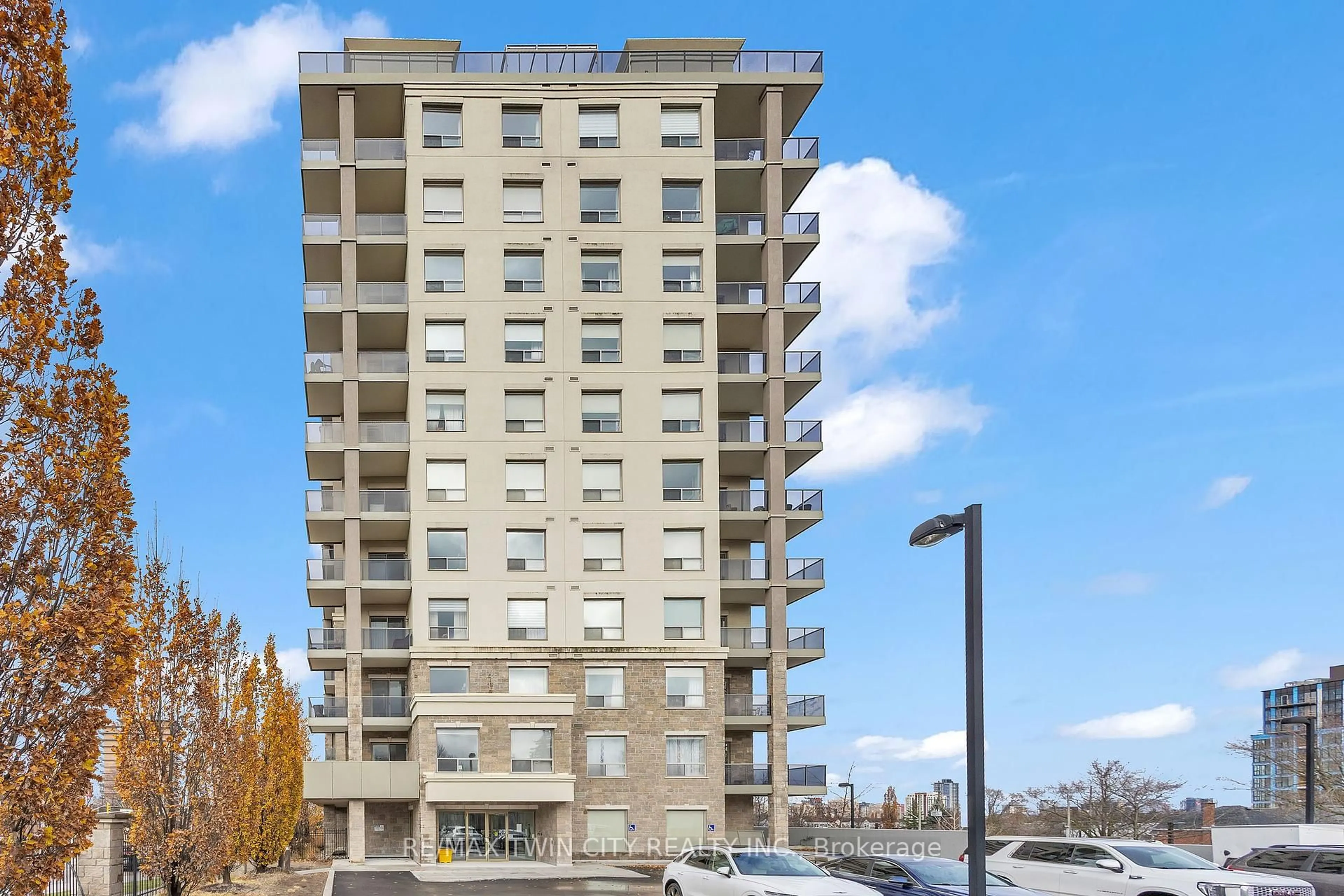 Unknown for 223 Erb St #502, Waterloo Ontario N2L 0B3