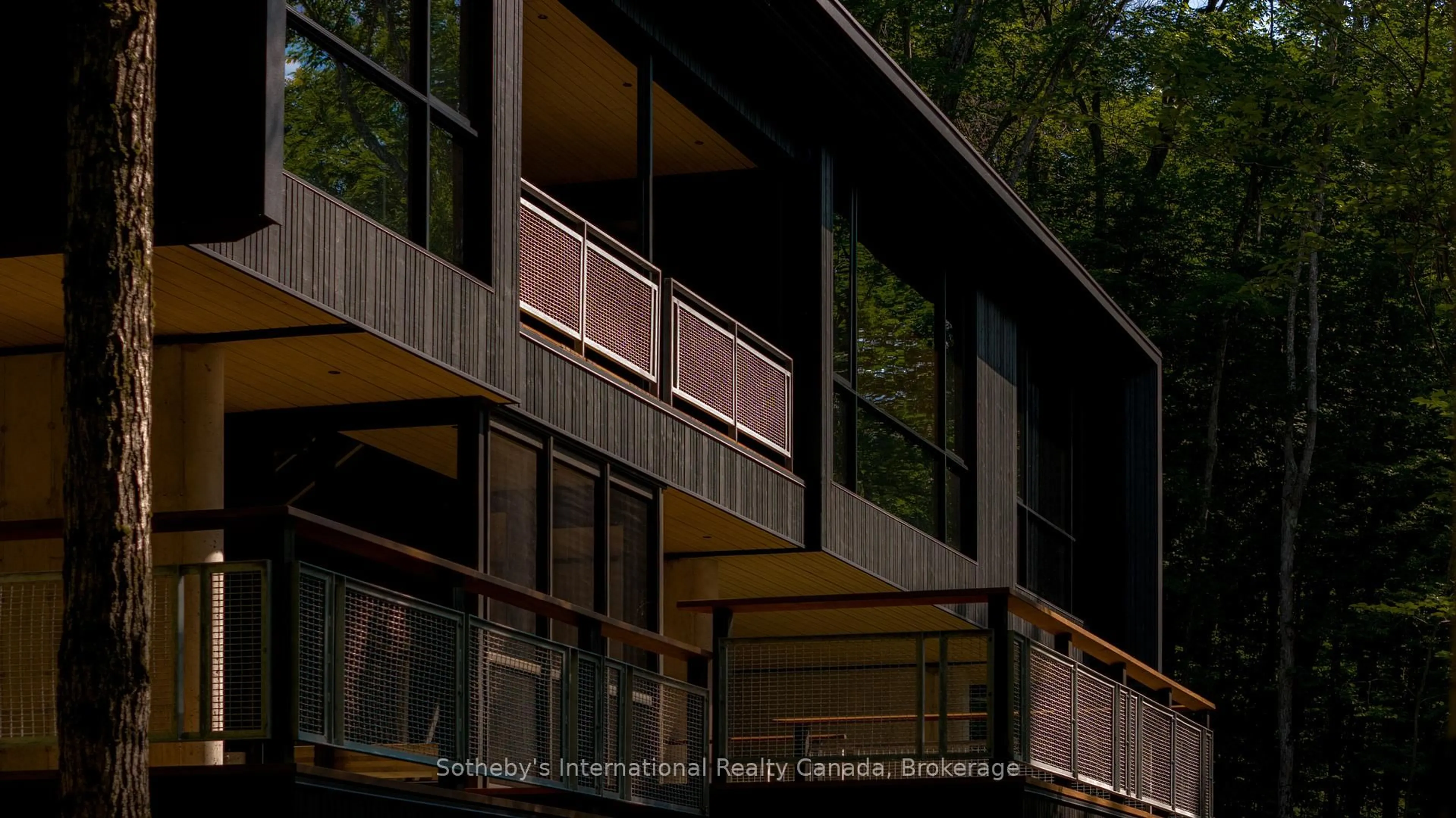 Home with vinyl exterior material, building for 13309 KAWAGAMA, Algonquin Highlands Ontario K0M 1J2