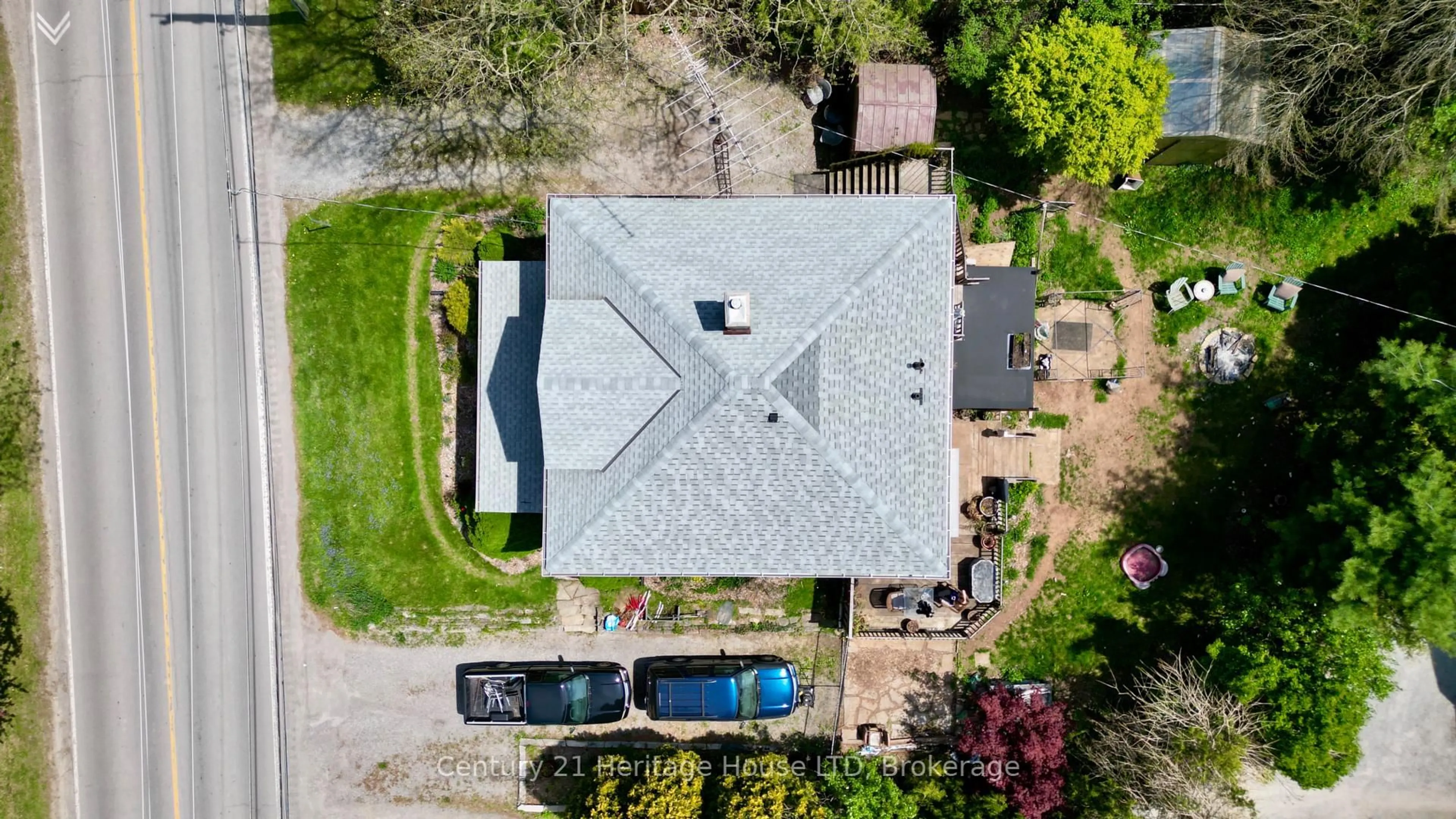 A pic from outside/outdoor area/front of a property/back of a property/a pic from drone, street for 272 Canboro Rd, Pelham Ontario L0S 1M0