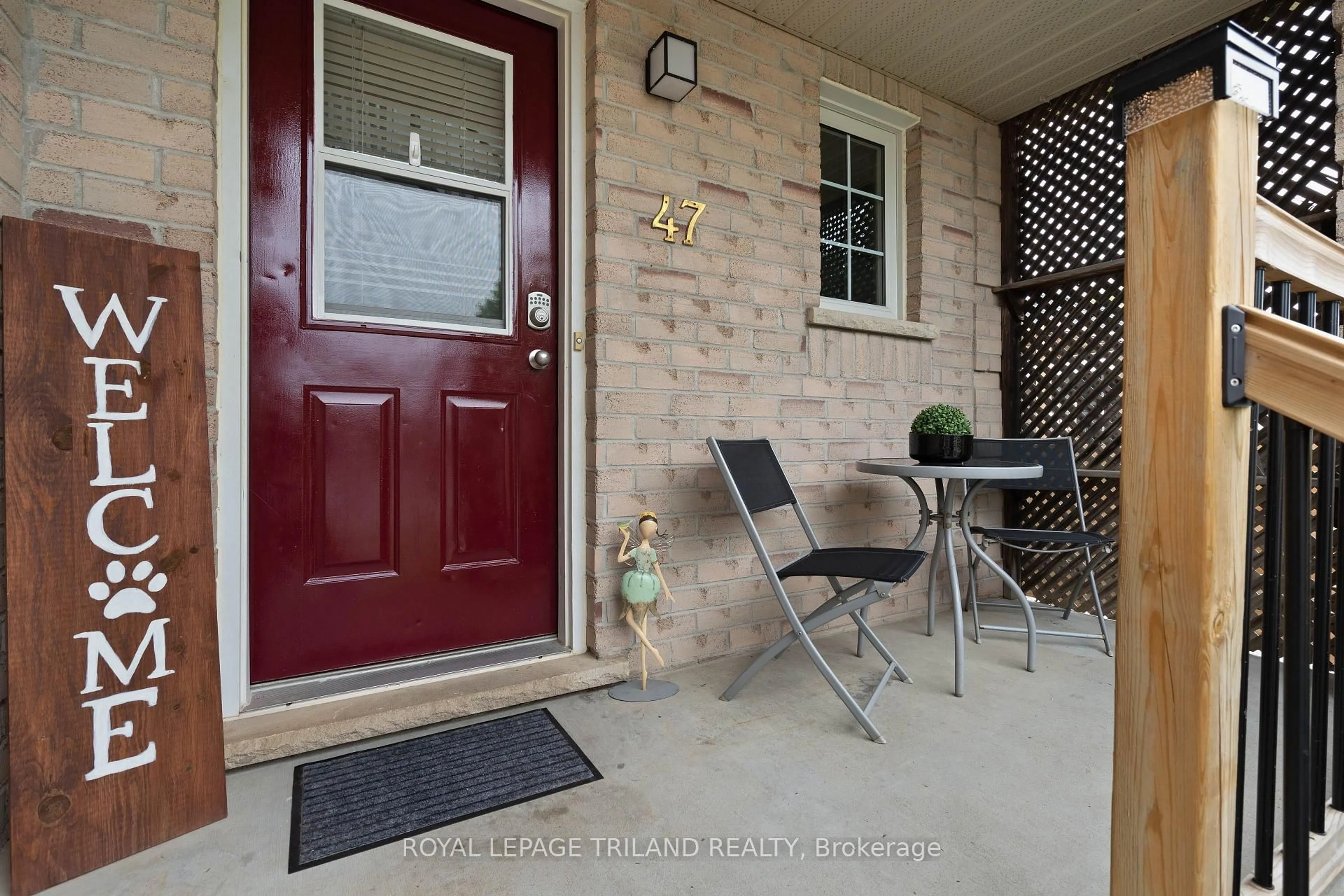 Indoor entryway for 47 Carrie Cres, St. Thomas Ontario N5R 6C1