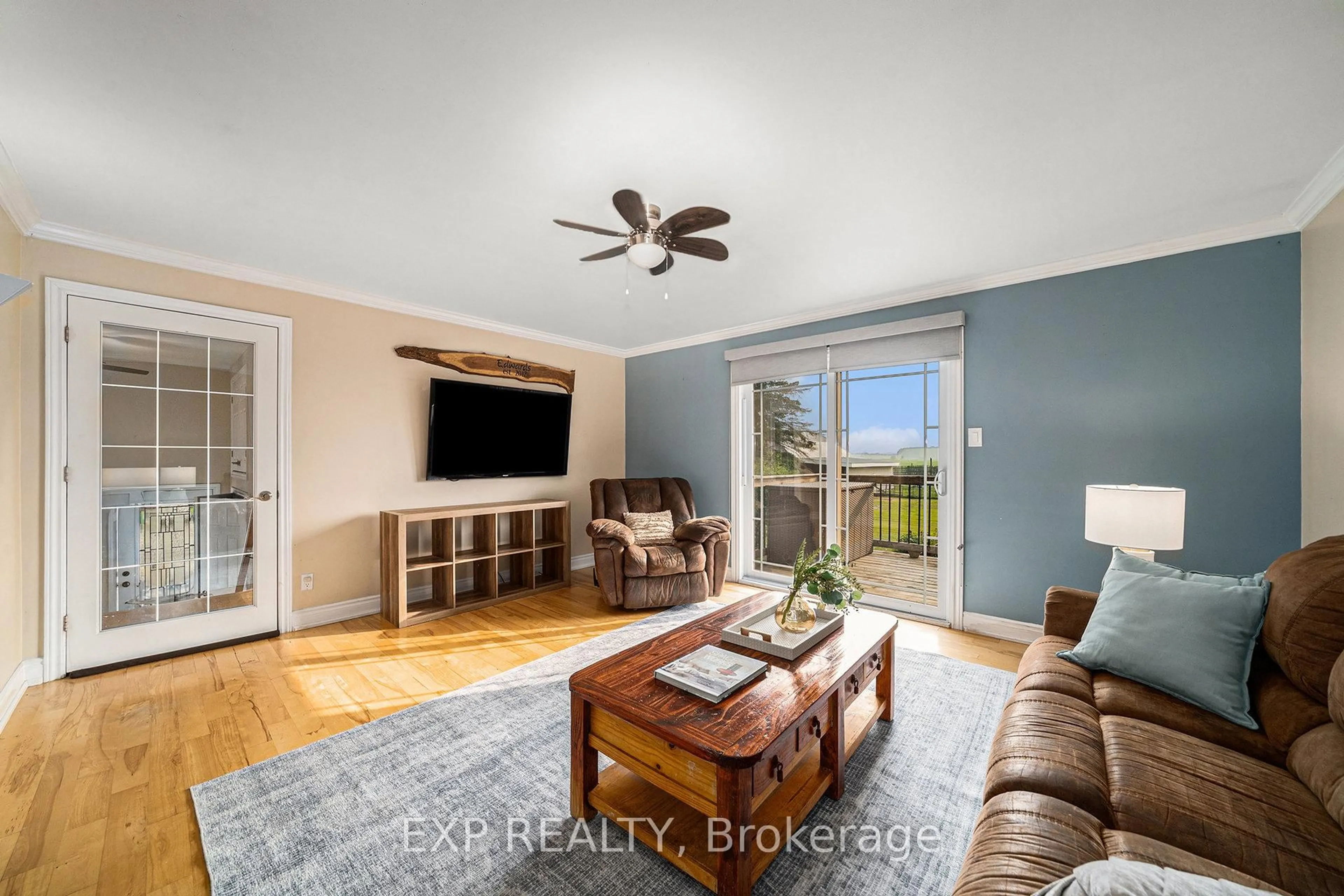 Living room with furniture, unknown for 4806 Frank Kenny Rd, Vars Ontario K0A 3H0