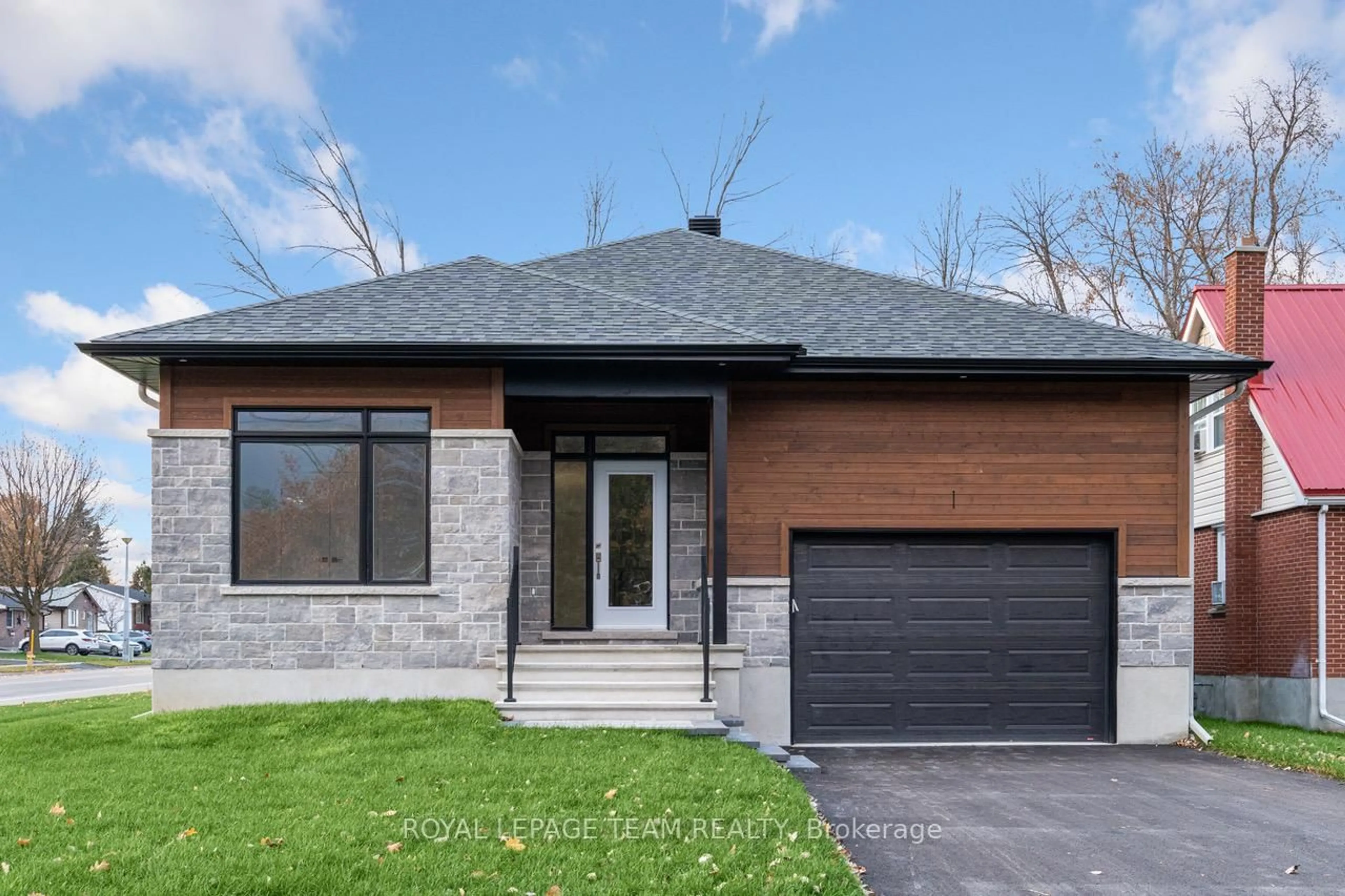 Home with brick exterior material, street for 1 Duke St, Brockville Ontario K6V 3J2