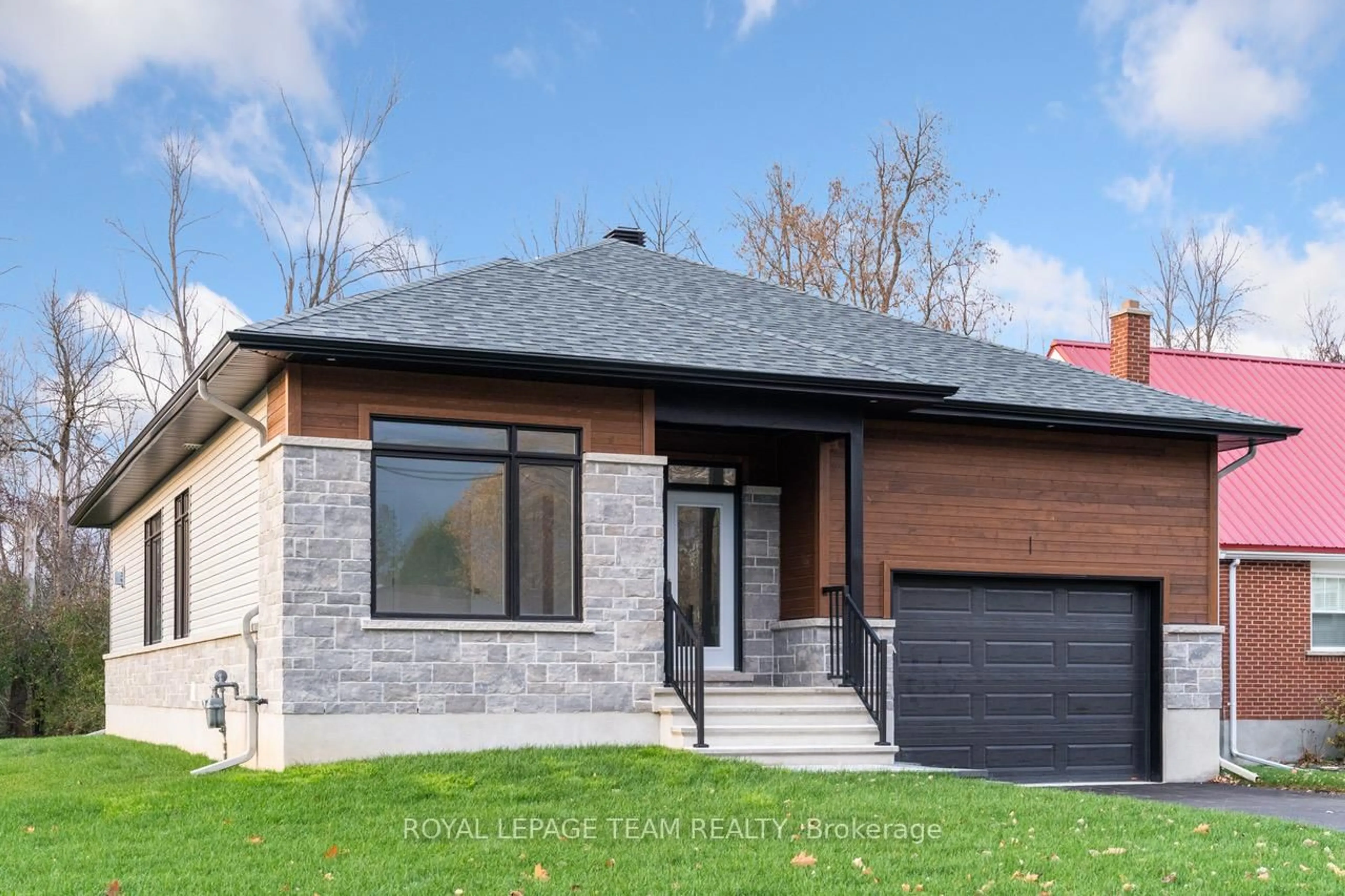 Home with brick exterior material, street for 1 Duke St, Brockville Ontario K6V 3J2