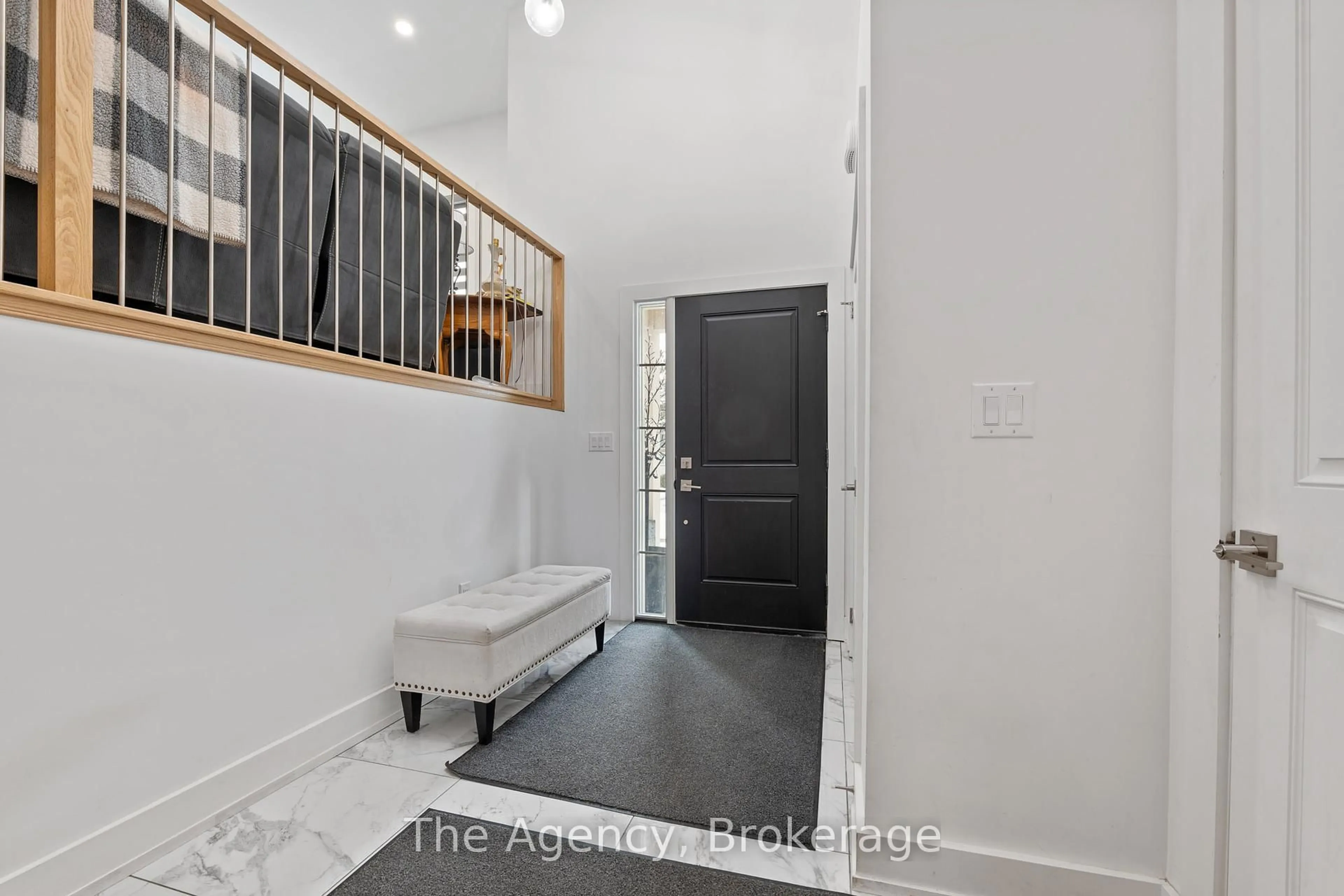Indoor entryway for 324 Thornwood Ave, Fort Erie Ontario L0S 1N0