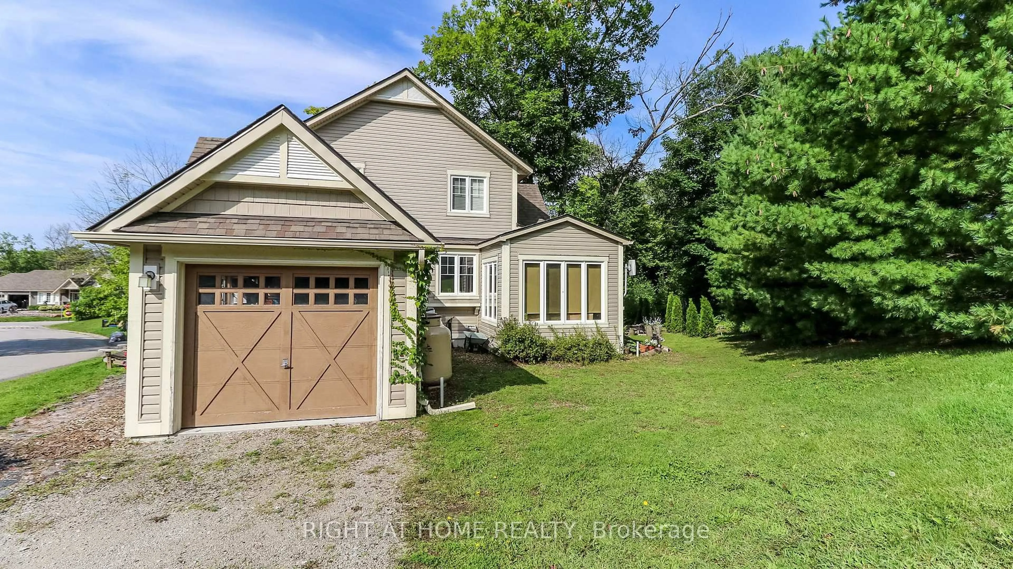 A pic from outside/outdoor area/front of a property/back of a property/a pic from drone, street for 22 Marina Village Dr, Georgian Bay Ontario L0K 1S0