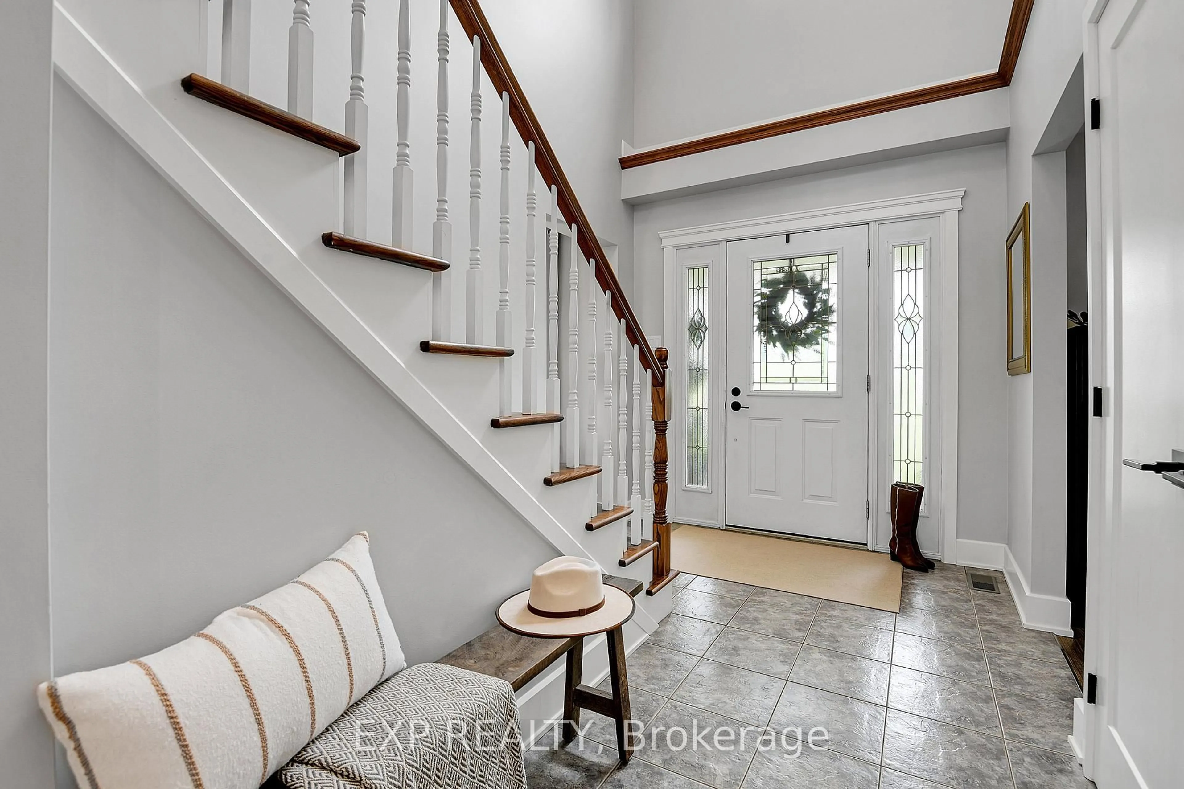 Indoor entryway for 353 Ferguson Rd, Renfrew Ontario K7V 3Z8
