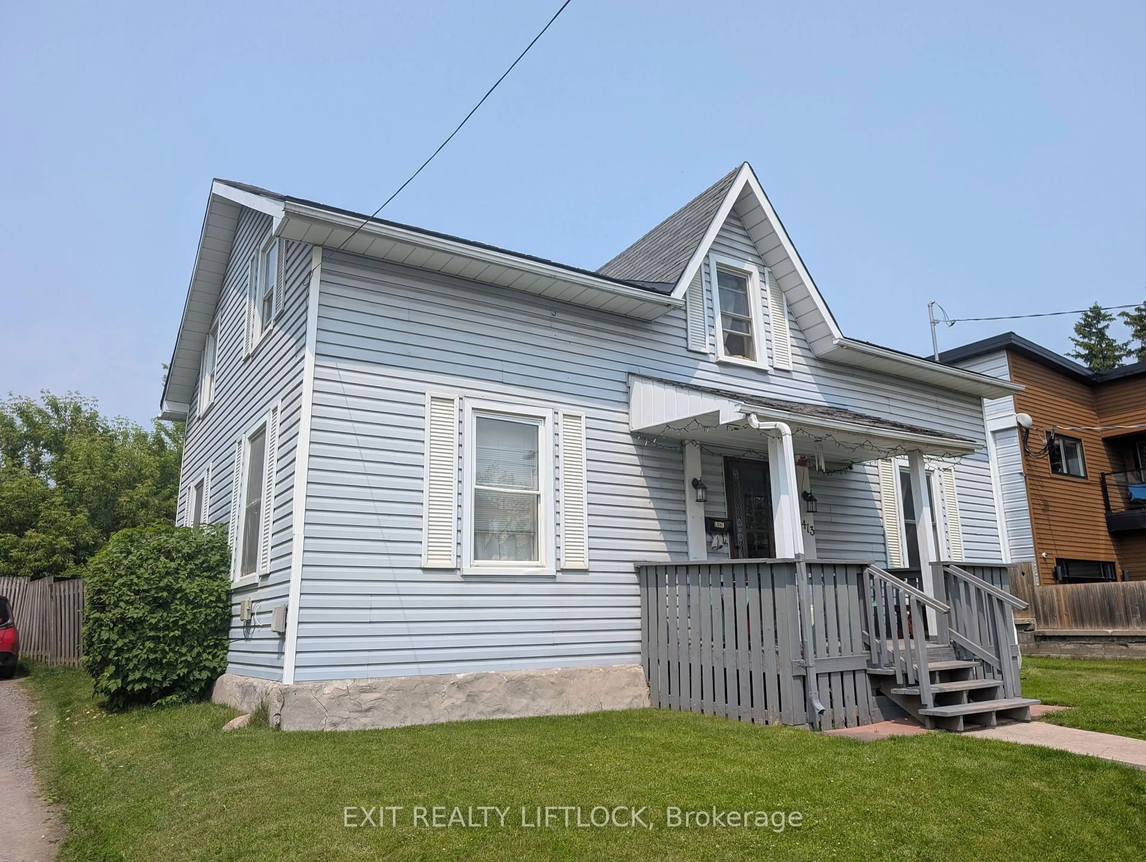 A pic from outside/outdoor area/front of a property/back of a property/a pic from drone, street for 413 Bethune St, Peterborough Central Ontario K9H 3Z1