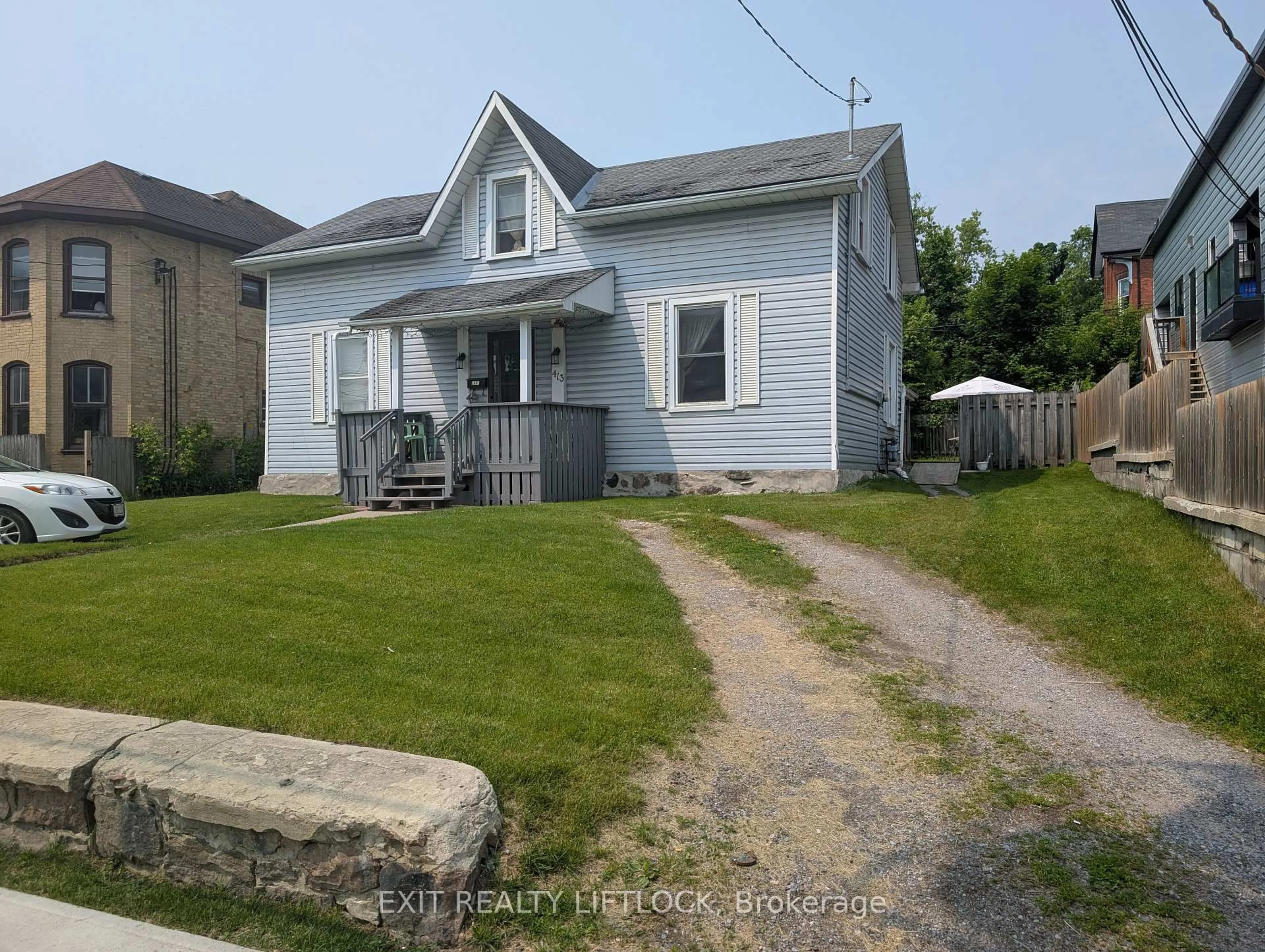 A pic from outside/outdoor area/front of a property/back of a property/a pic from drone, street for 413 Bethune St, Peterborough Central Ontario K9H 3Z1