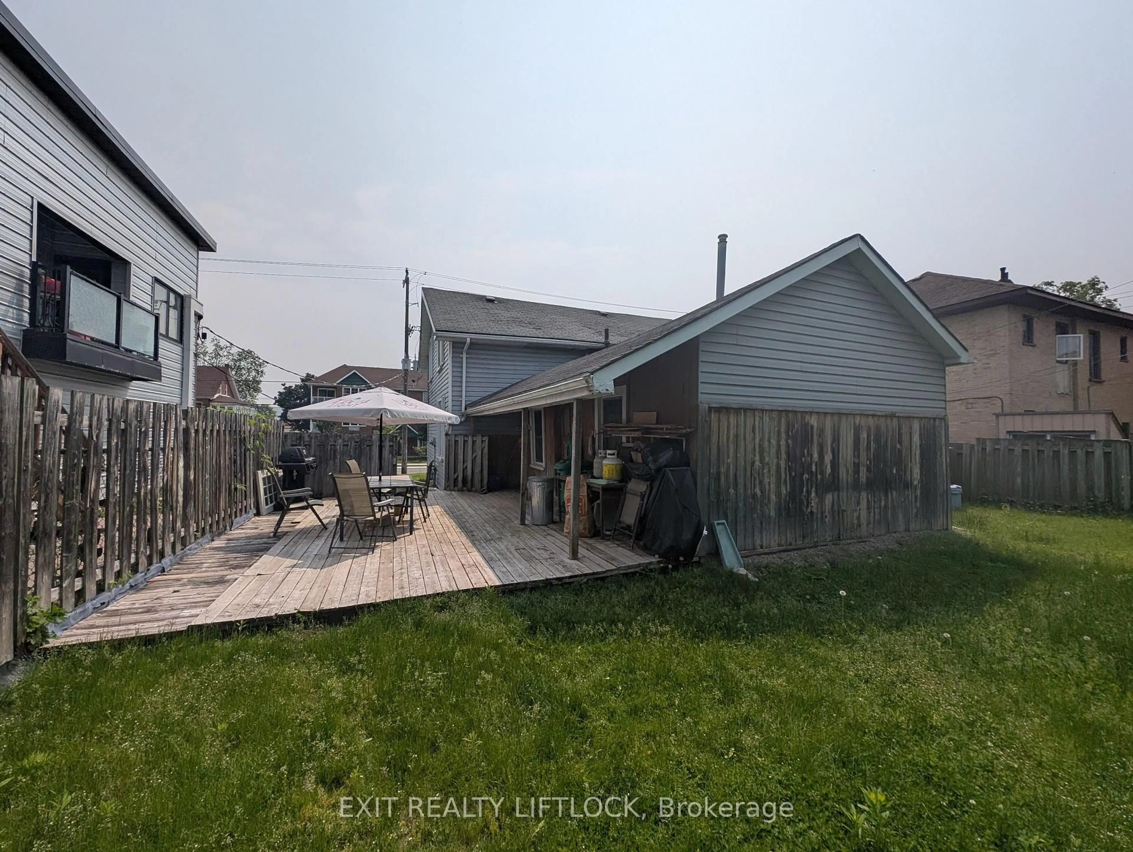 A pic from outside/outdoor area/front of a property/back of a property/a pic from drone, street for 413 Bethune St, Peterborough Central Ontario K9H 3Z1
