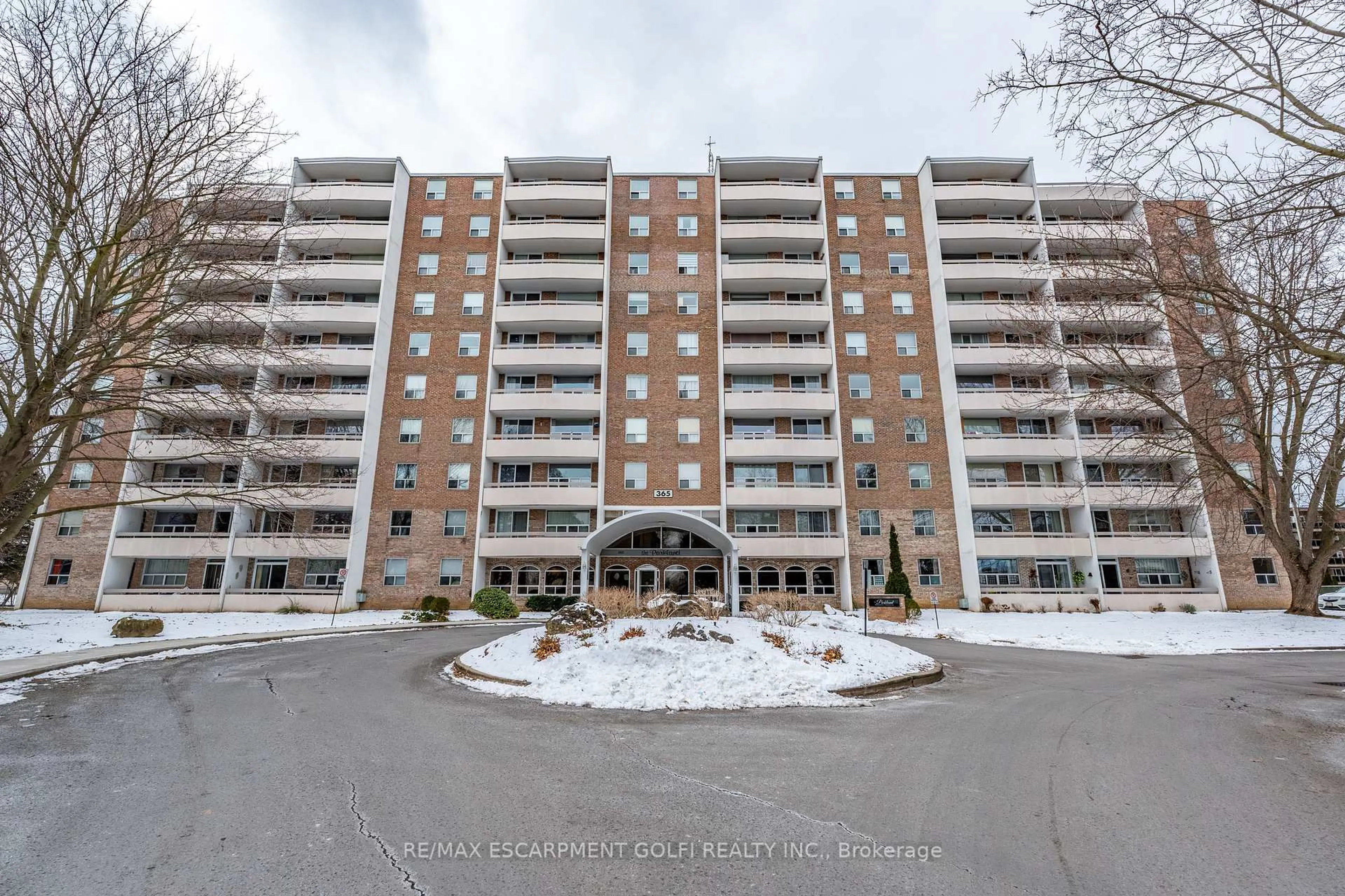A pic from outside/outdoor area/front of a property/back of a property/a pic from drone, building for 365 Geneva St #602, St. Catharines Ontario L2N 5S7