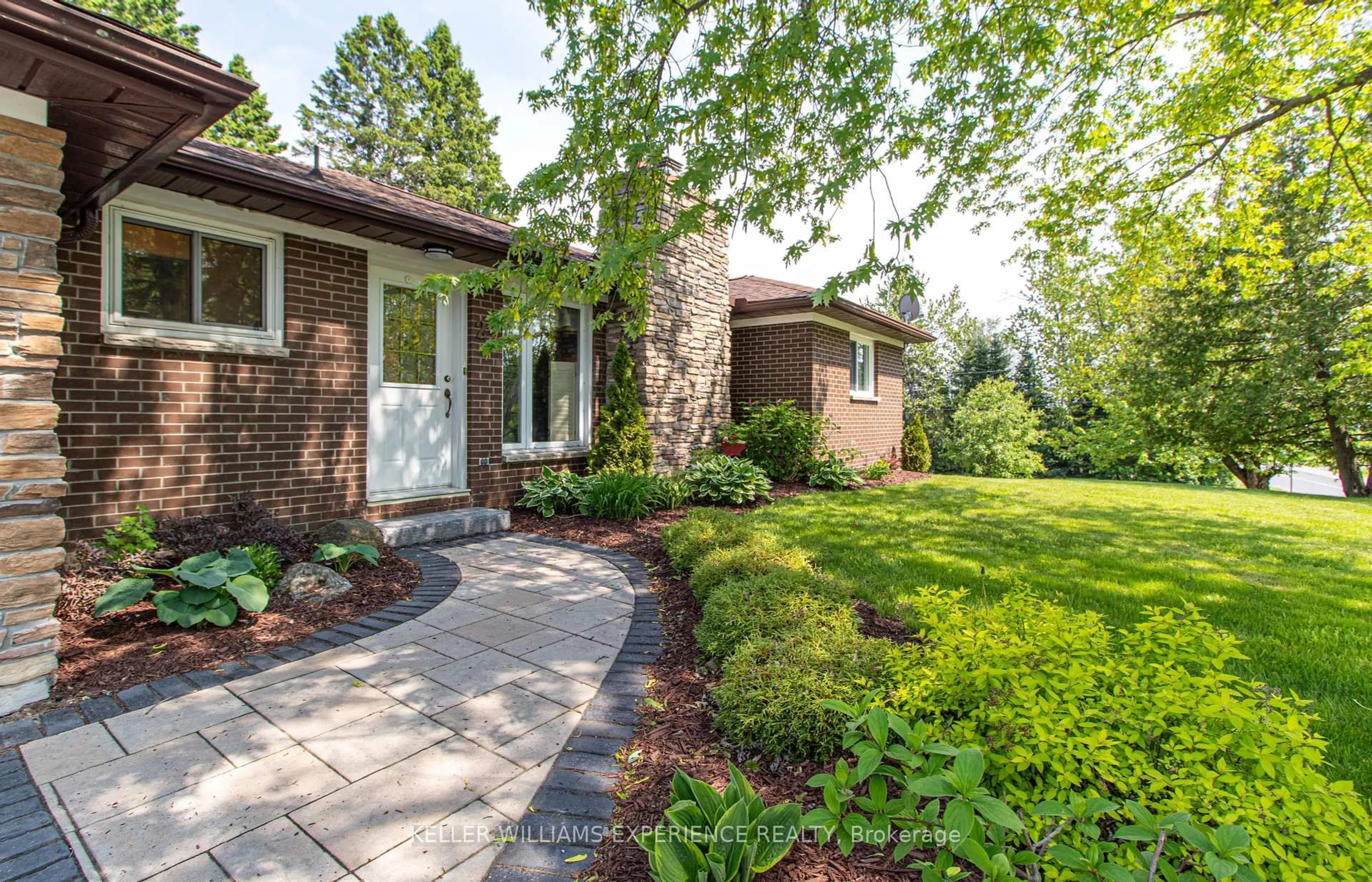 Home with brick exterior material, street for 27 Paget St, Sundridge Ontario P0A 1Z0