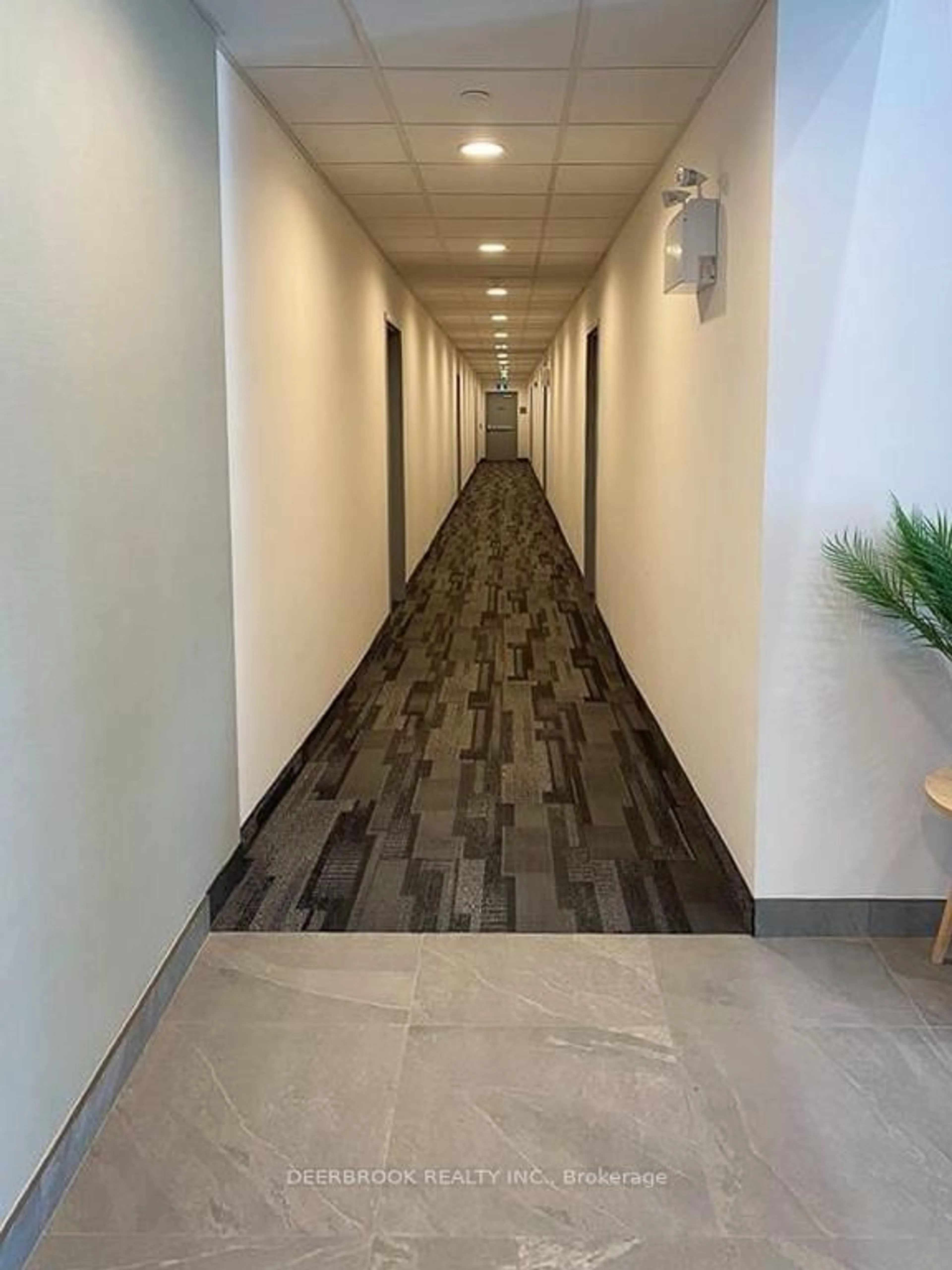Indoor foyer for 7333 Meo Blvd #102, LaSalle Ontario N9H 0P4