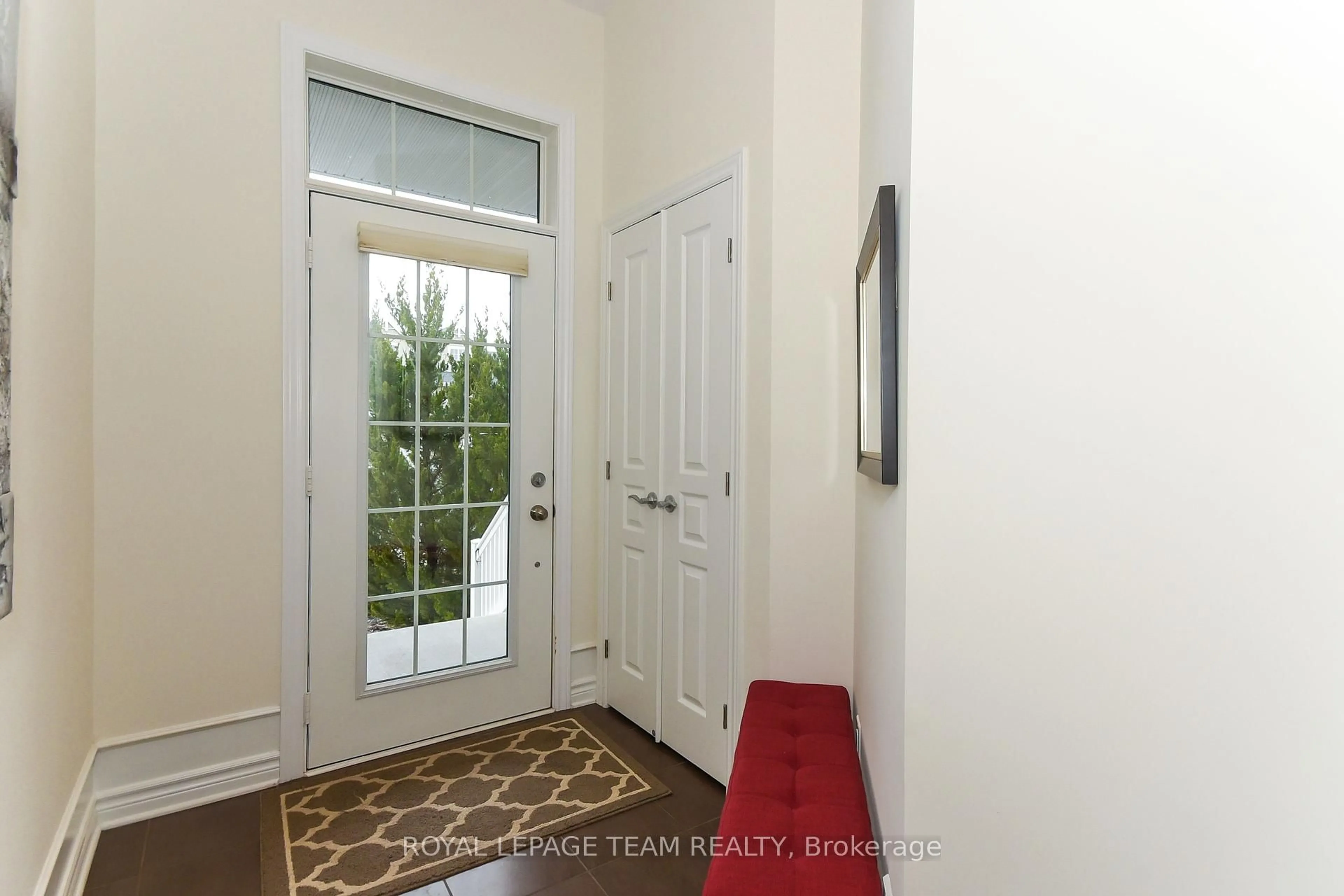 Indoor entryway for 181 Oxford St, North Grenville Ontario K0G 1J0