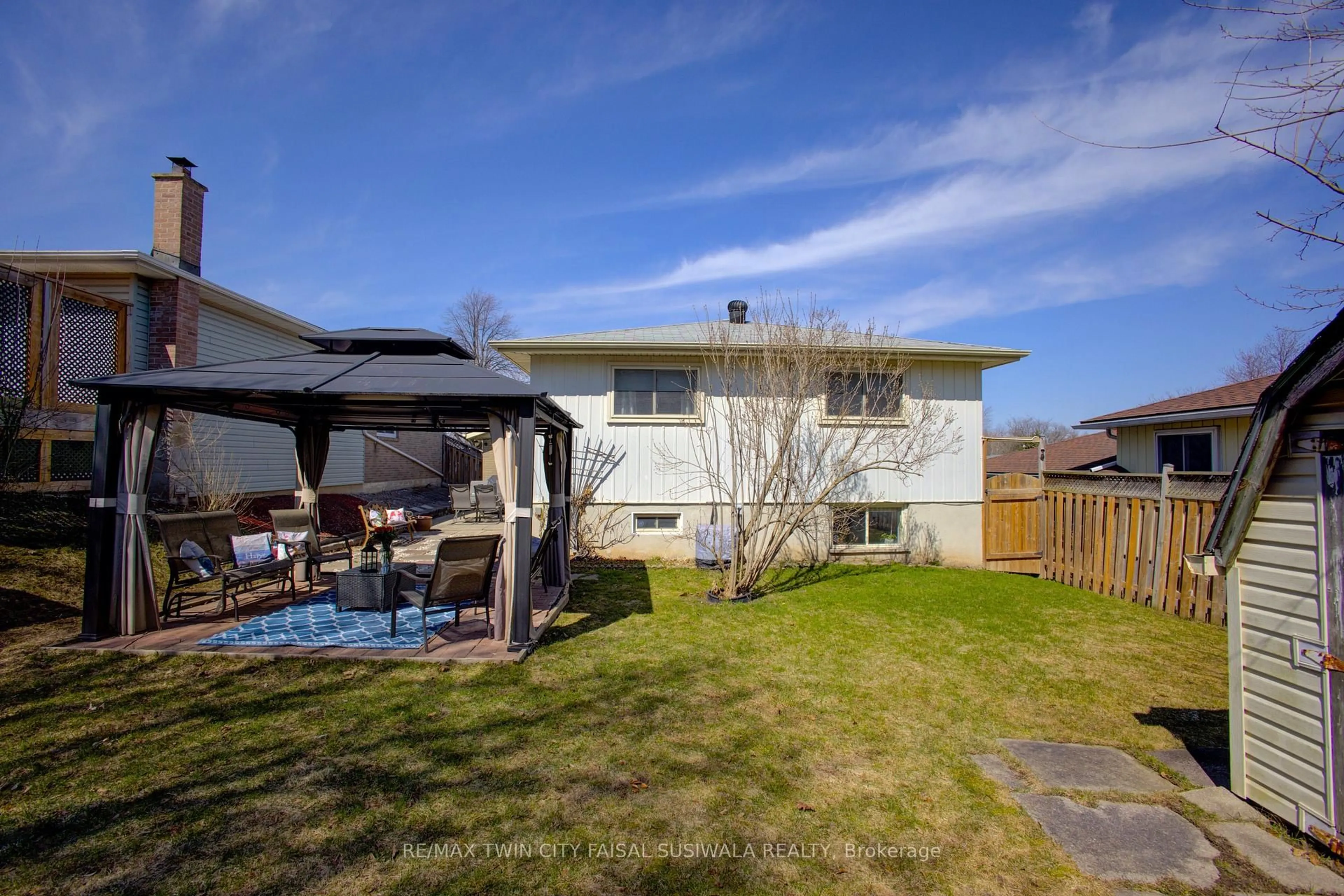 Patio, unknown for 173 Hazelglen Dr, Kitchener Ontario N2M 2E6