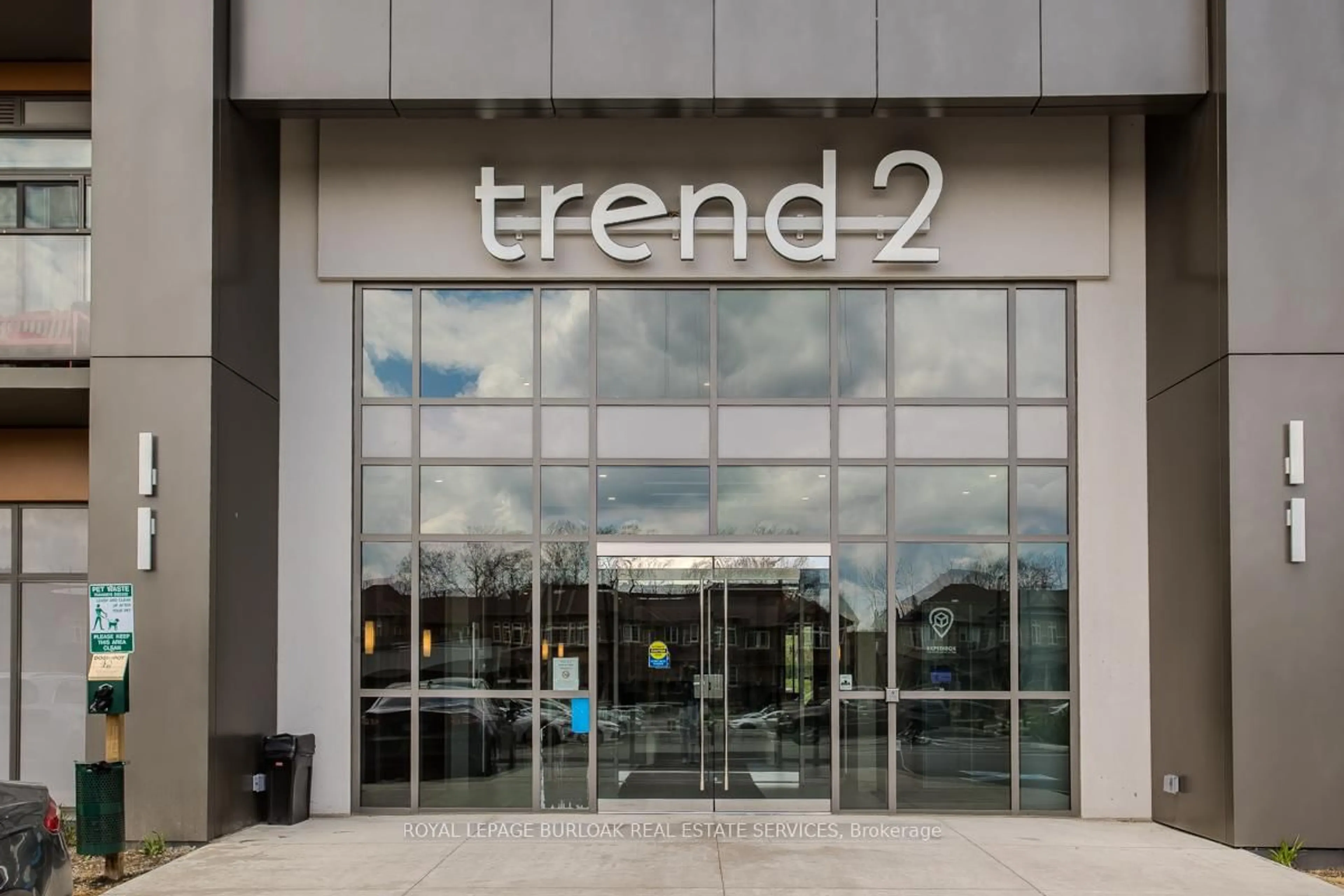 Indoor foyer for 460 Dundas St #705, Hamilton Ontario L8B 2A5