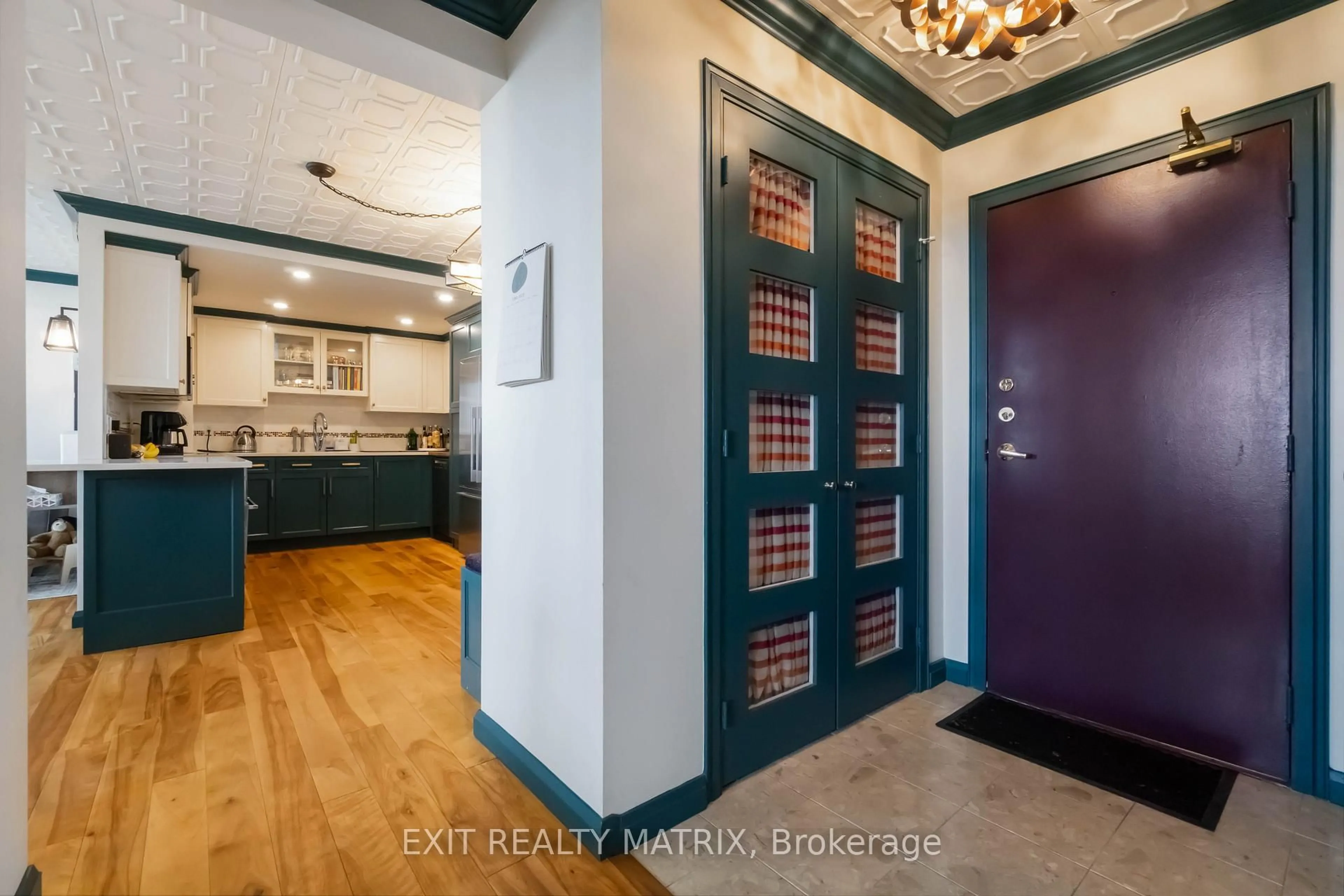 Indoor entryway for 500 Laurier Ave #1609, Ottawa Ontario K1R 5E1