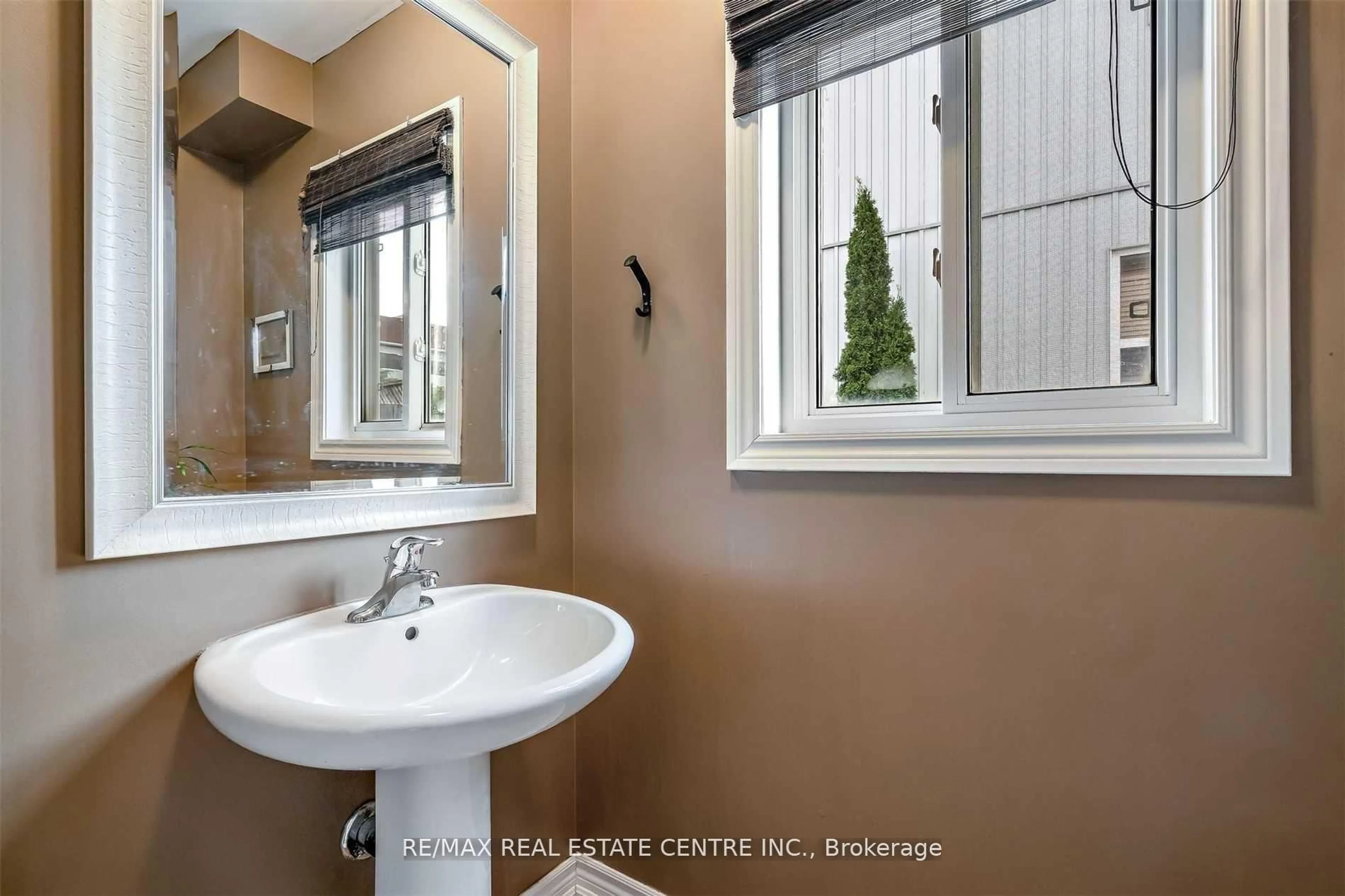 Standard bathroom, ceramic/tile floor for 122 Marion St, Shelburne Ontario L9V 3C2