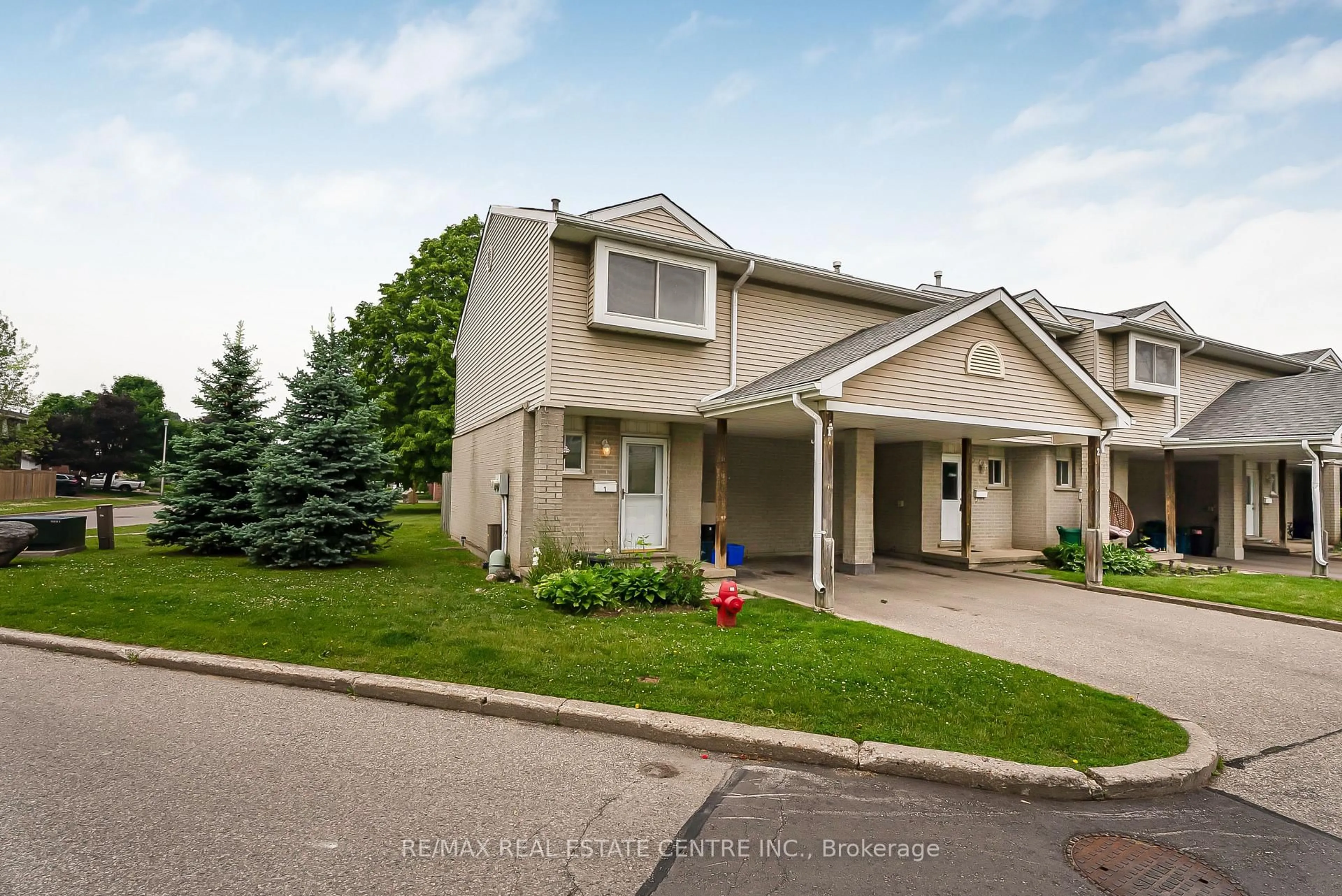 Home with vinyl exterior material, street for 125 Sekura Cres #1, Cambridge Ontario N1R 8B4