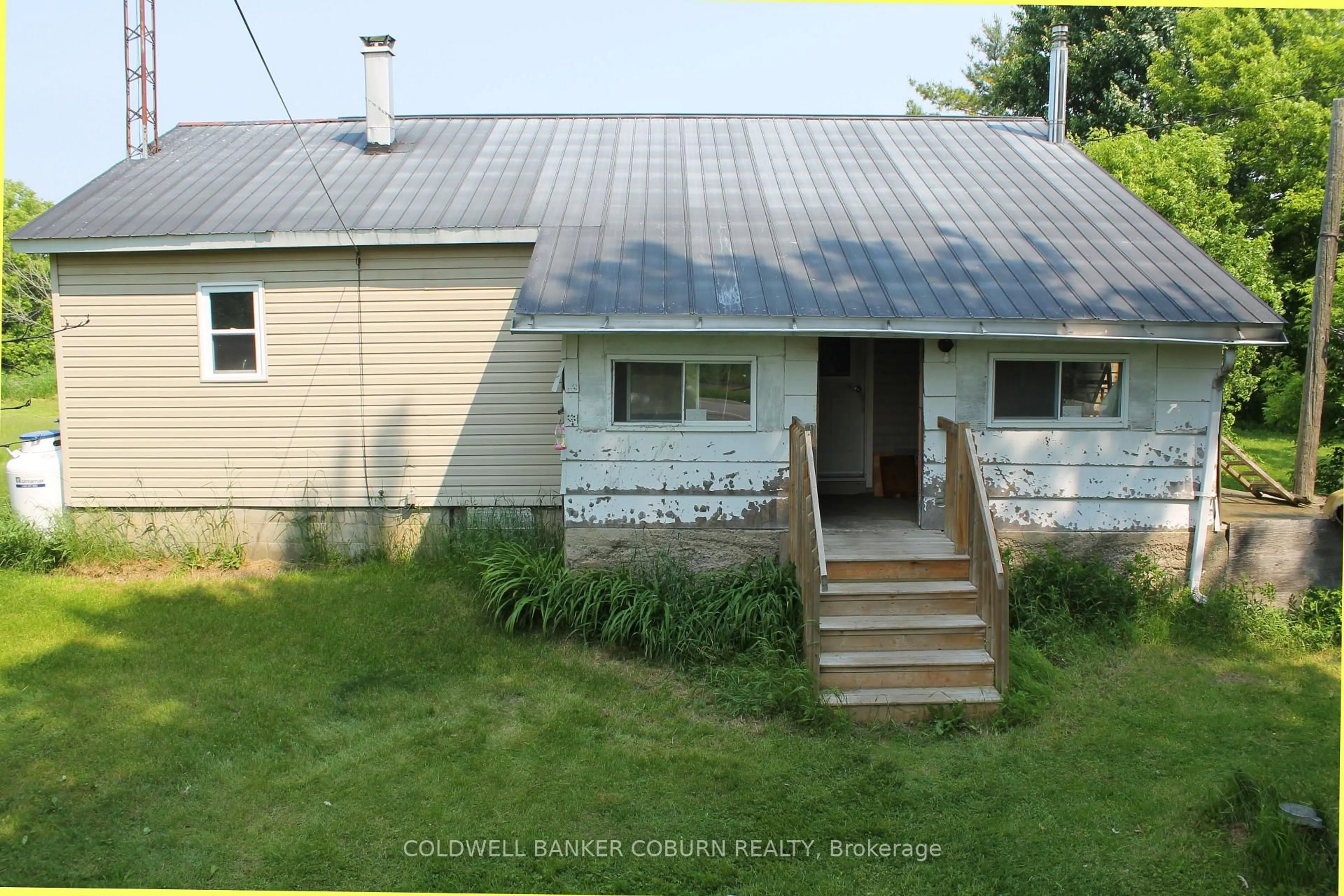 Home with vinyl exterior material, street for 11597 Dundela Rd, South Dundas Ontario K0E 1K0