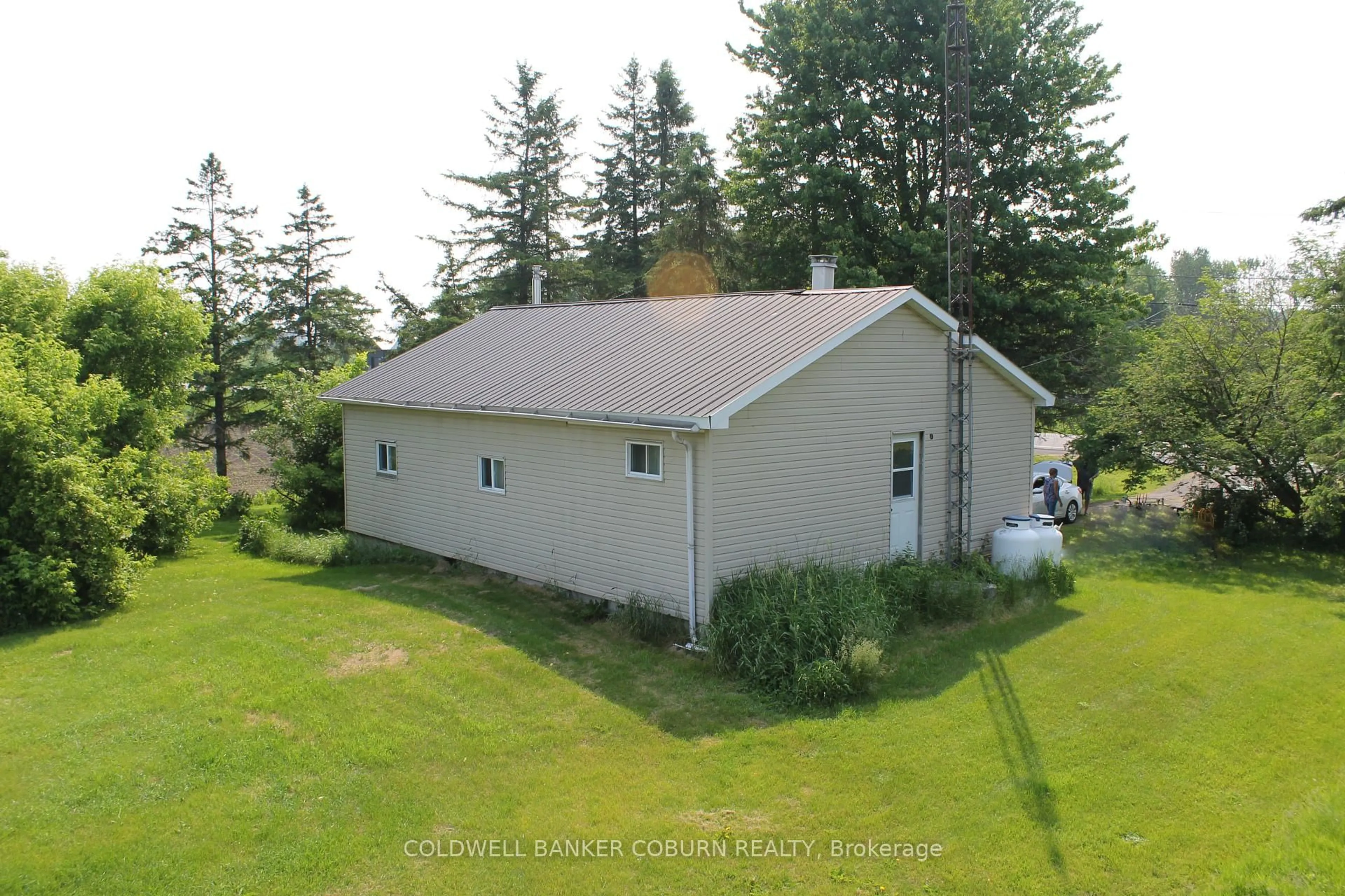 A pic from outside/outdoor area/front of a property/back of a property/a pic from drone, building for 11597 Dundela Rd, South Dundas Ontario K0E 1K0