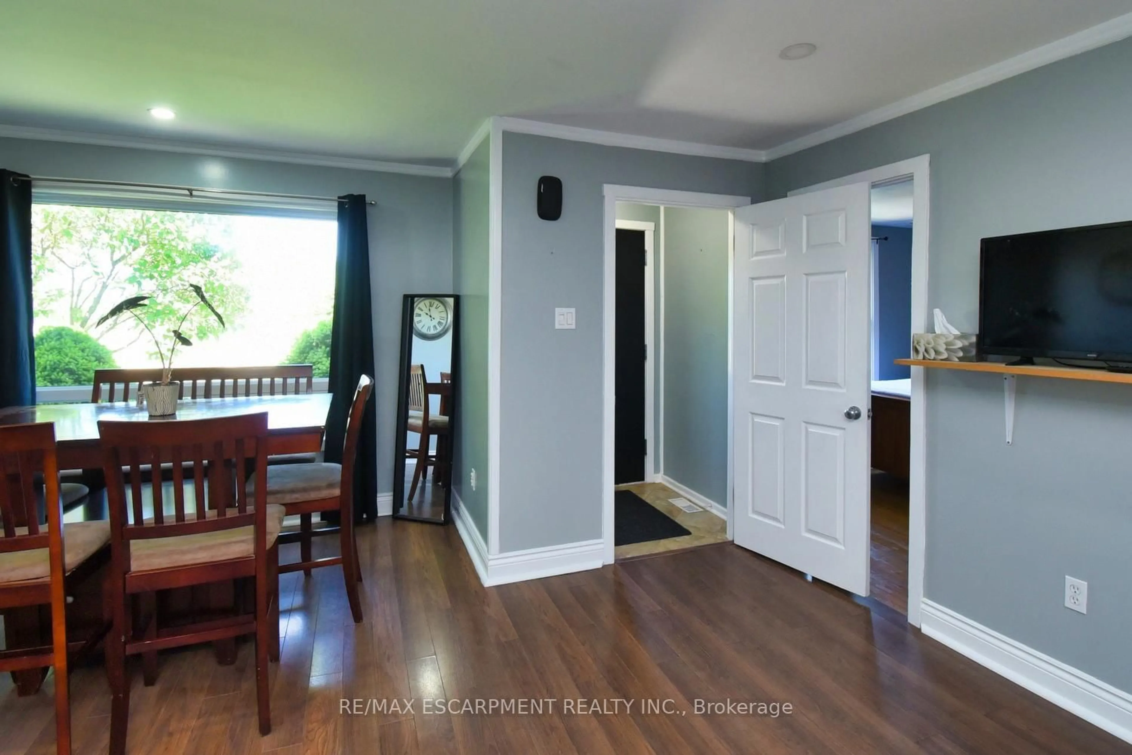 Indoor entryway for 3674 Campden Rd, Lincoln Ontario L0R 1G0