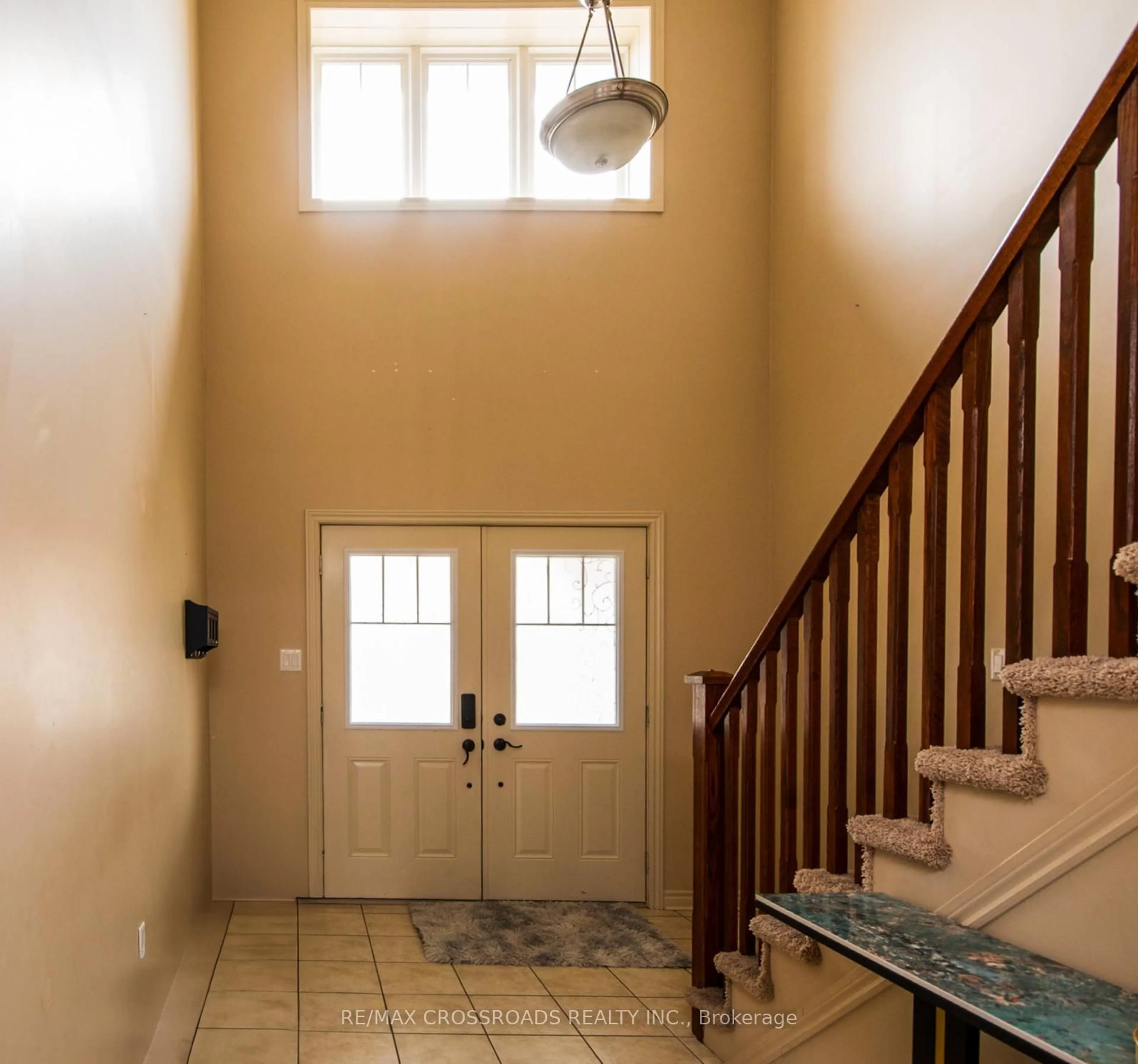 Indoor entryway for 518 Isaiah Cres, Kitchener Ontario N2E 0B4