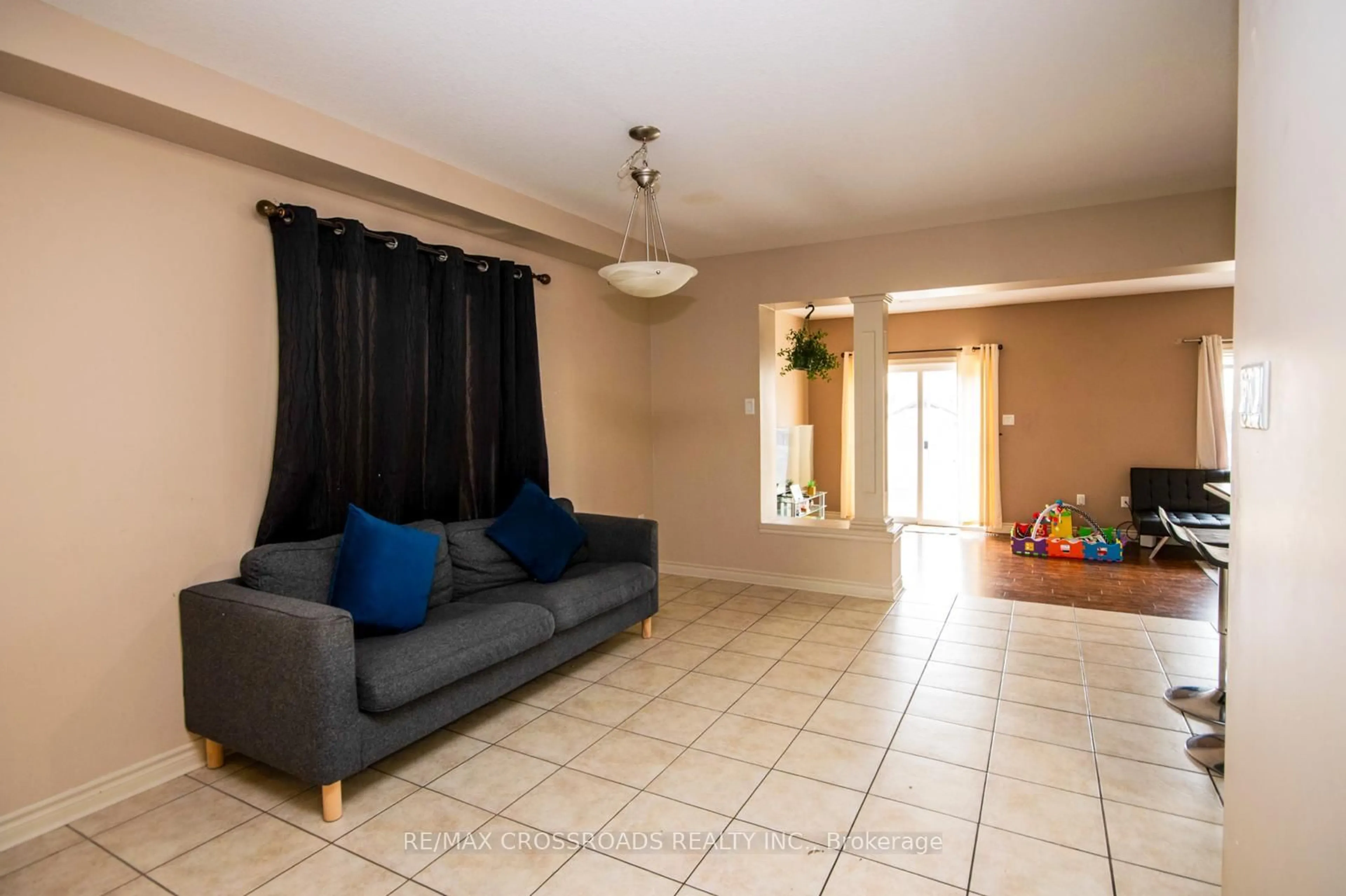 Unknown for 518 Isaiah Cres, Kitchener Ontario N2E 0B4