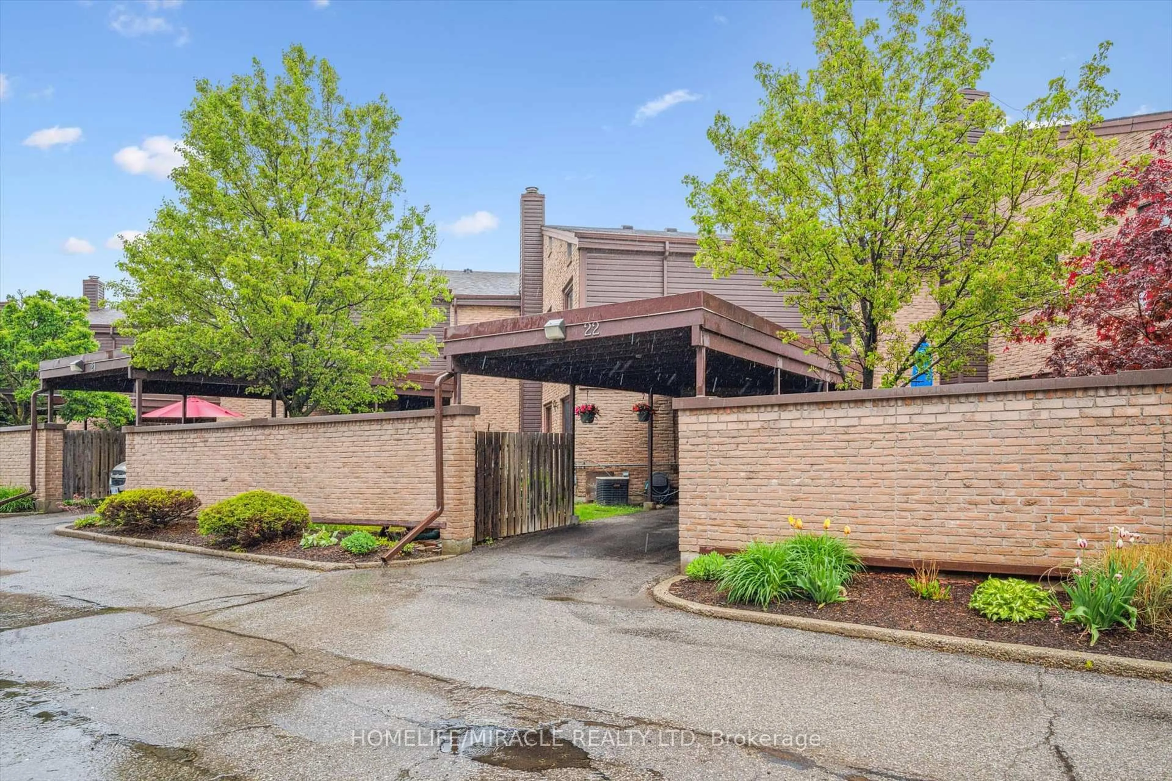 Patio, unknown for 28 Underhill Cres #22, Kitchener Ontario N2A 2S8