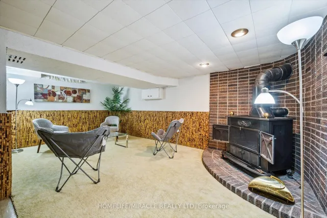 Additional property image - 28 Underhill Cres Unit 22