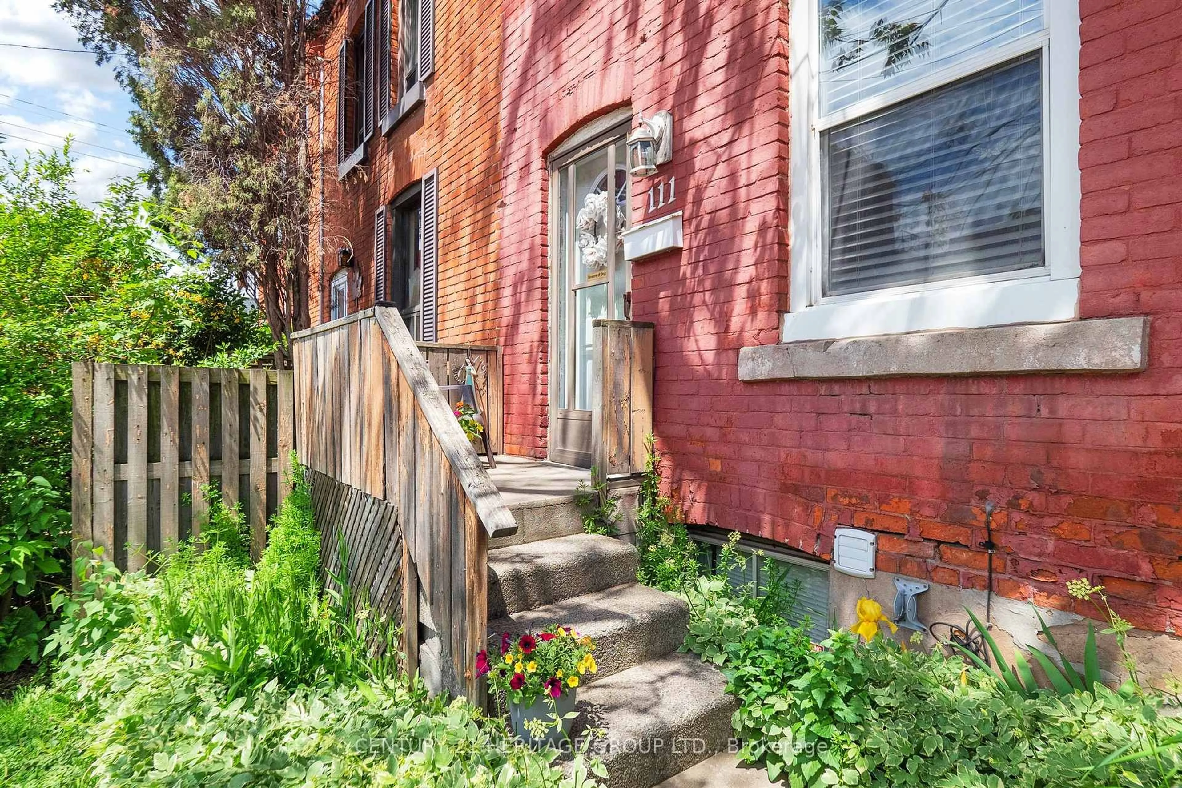 Patio, street for 111 Shaw St, Hamilton Ontario L8L 3P6