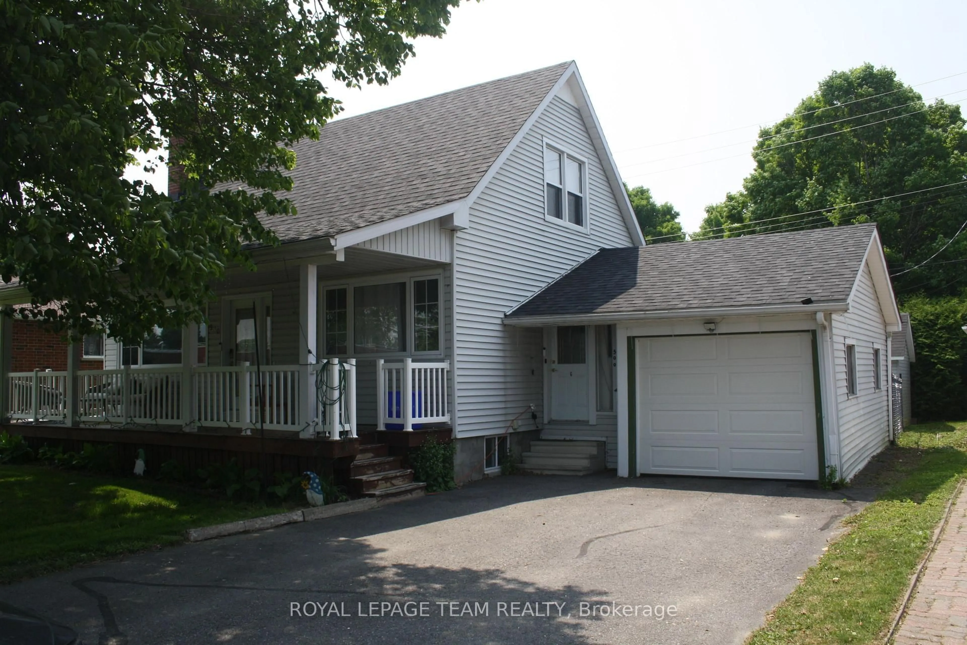Home with vinyl exterior material, street for 500 Aberdeen St, Renfrew Ontario K7V 2G9