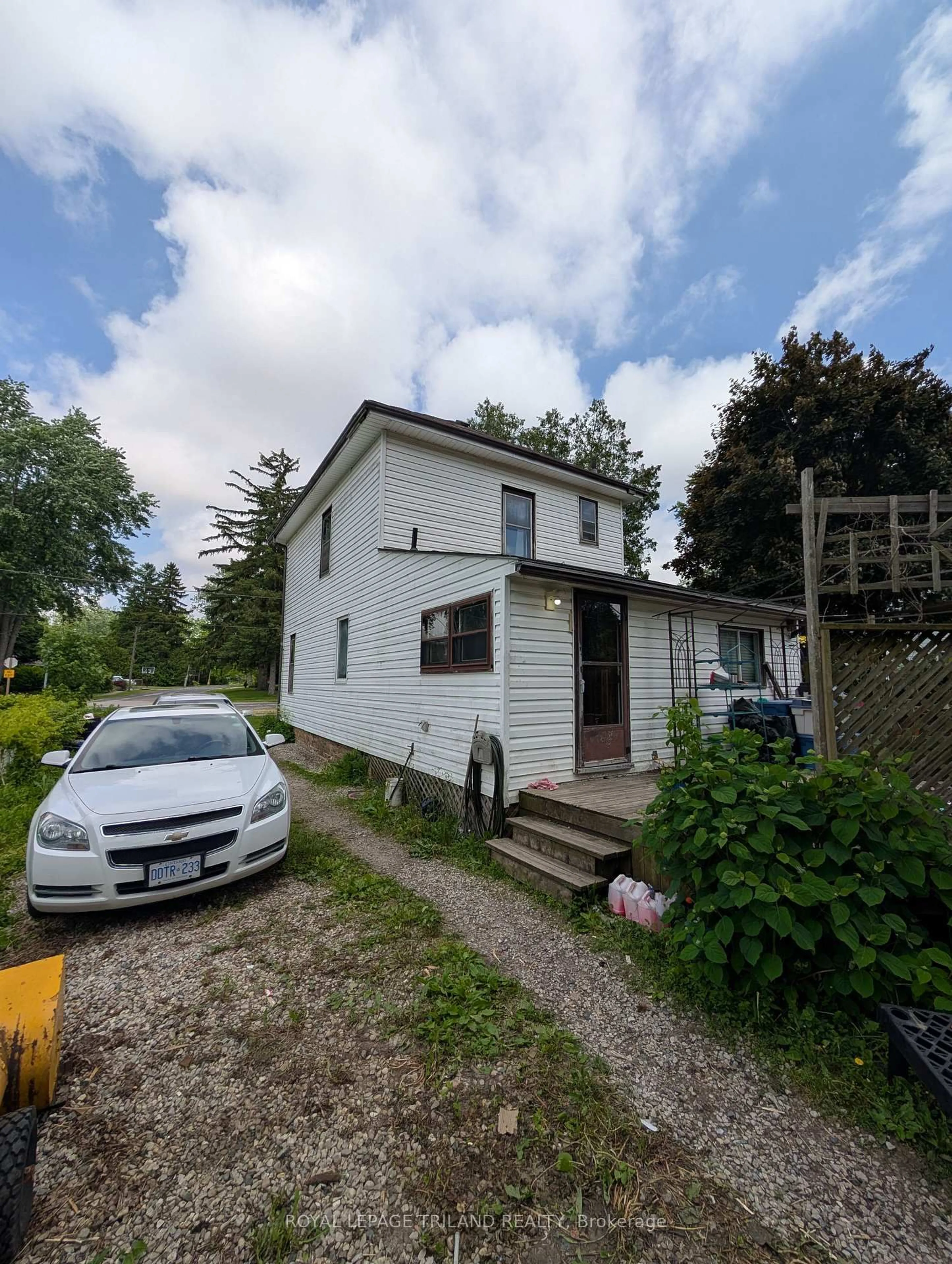 Unknown for 9671 JOHN St, Southwold Ontario N0L 2E0