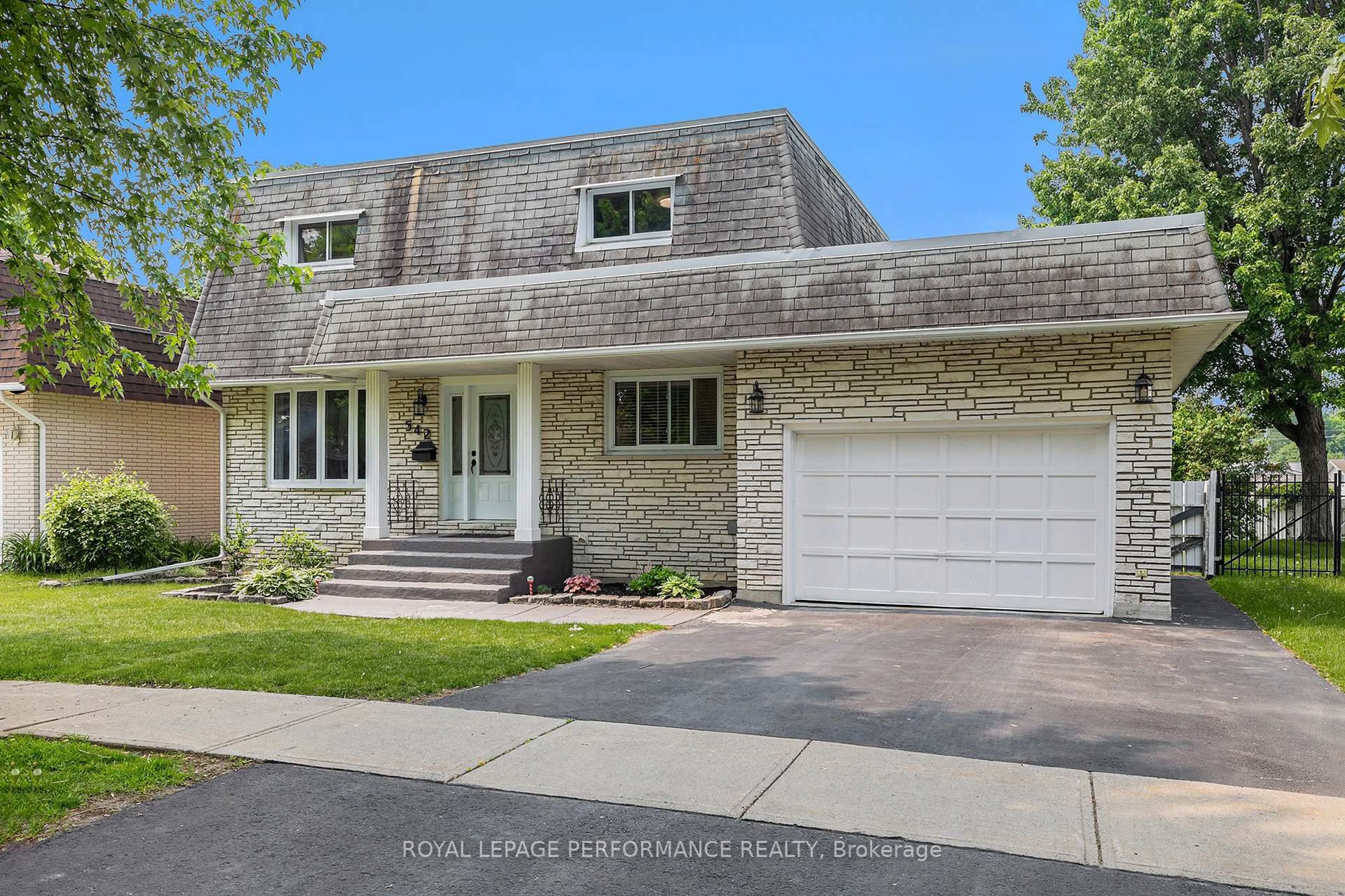 Home with brick exterior material, street for 542 Lynwood Dr, Cornwall Ontario K6H 5X5