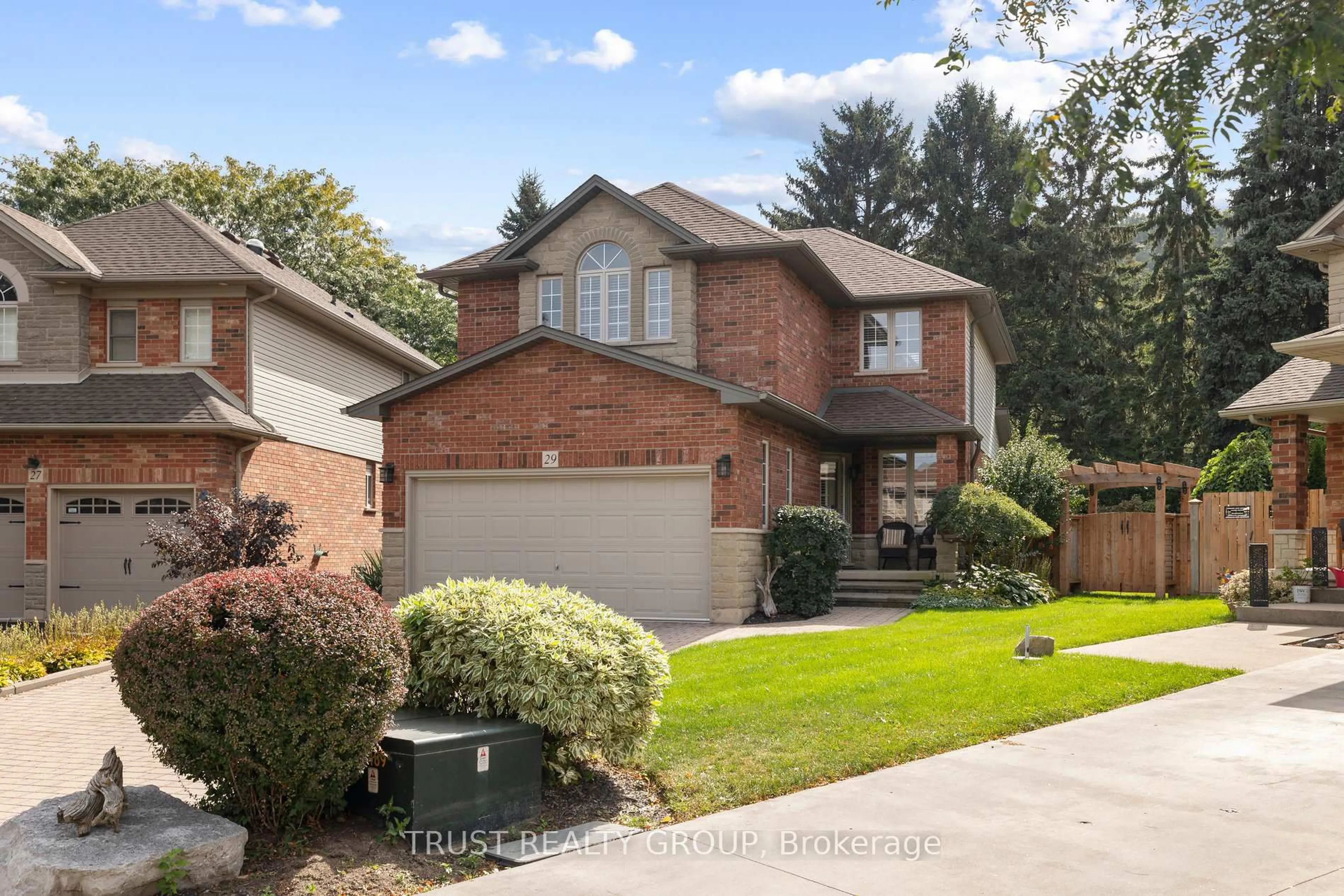 Home with brick exterior material, street for 29 Tamarack Crt, Grimsby Ontario L3M 5M2