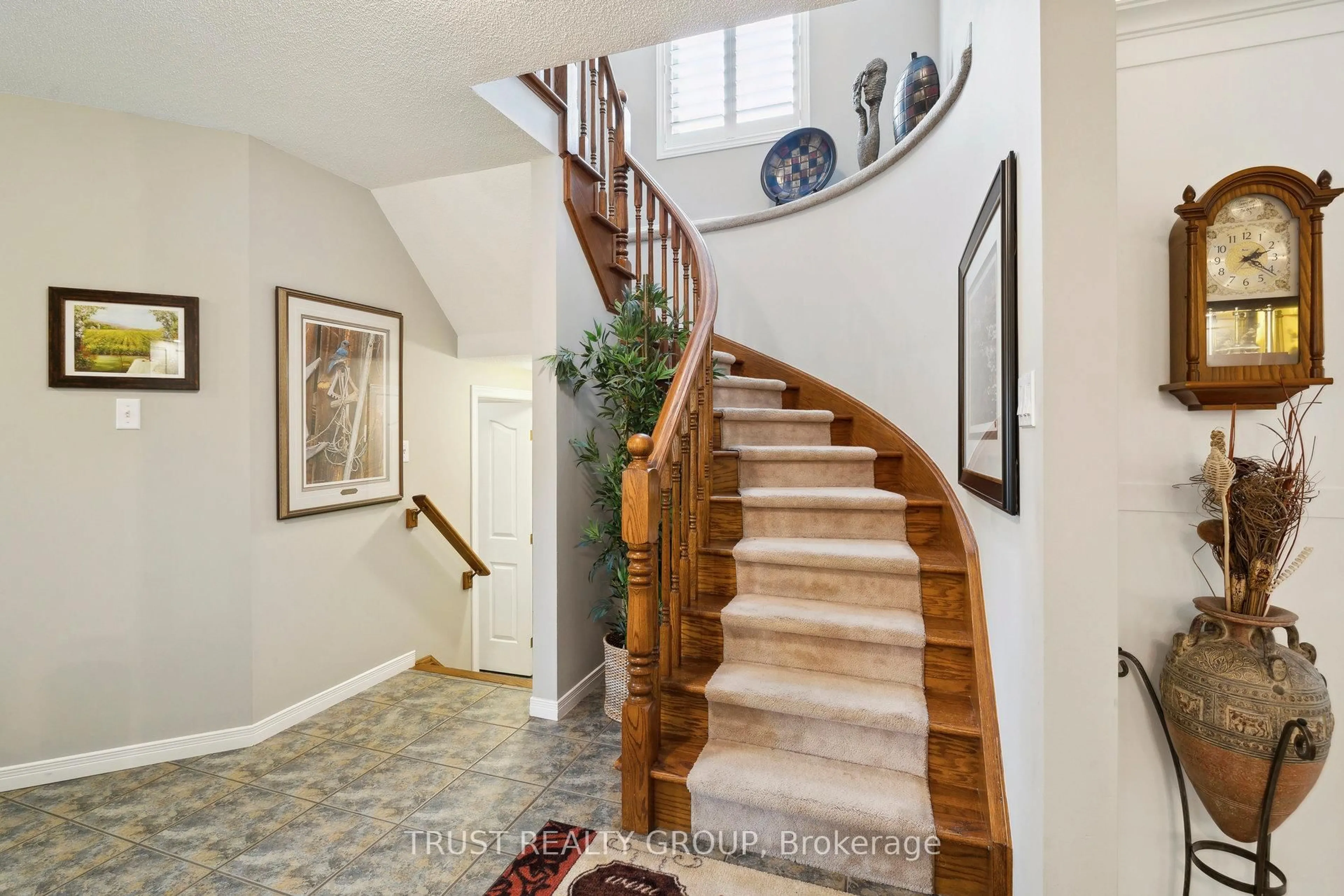 Unknown for 29 Tamarack Crt, Grimsby Ontario L3M 5M2