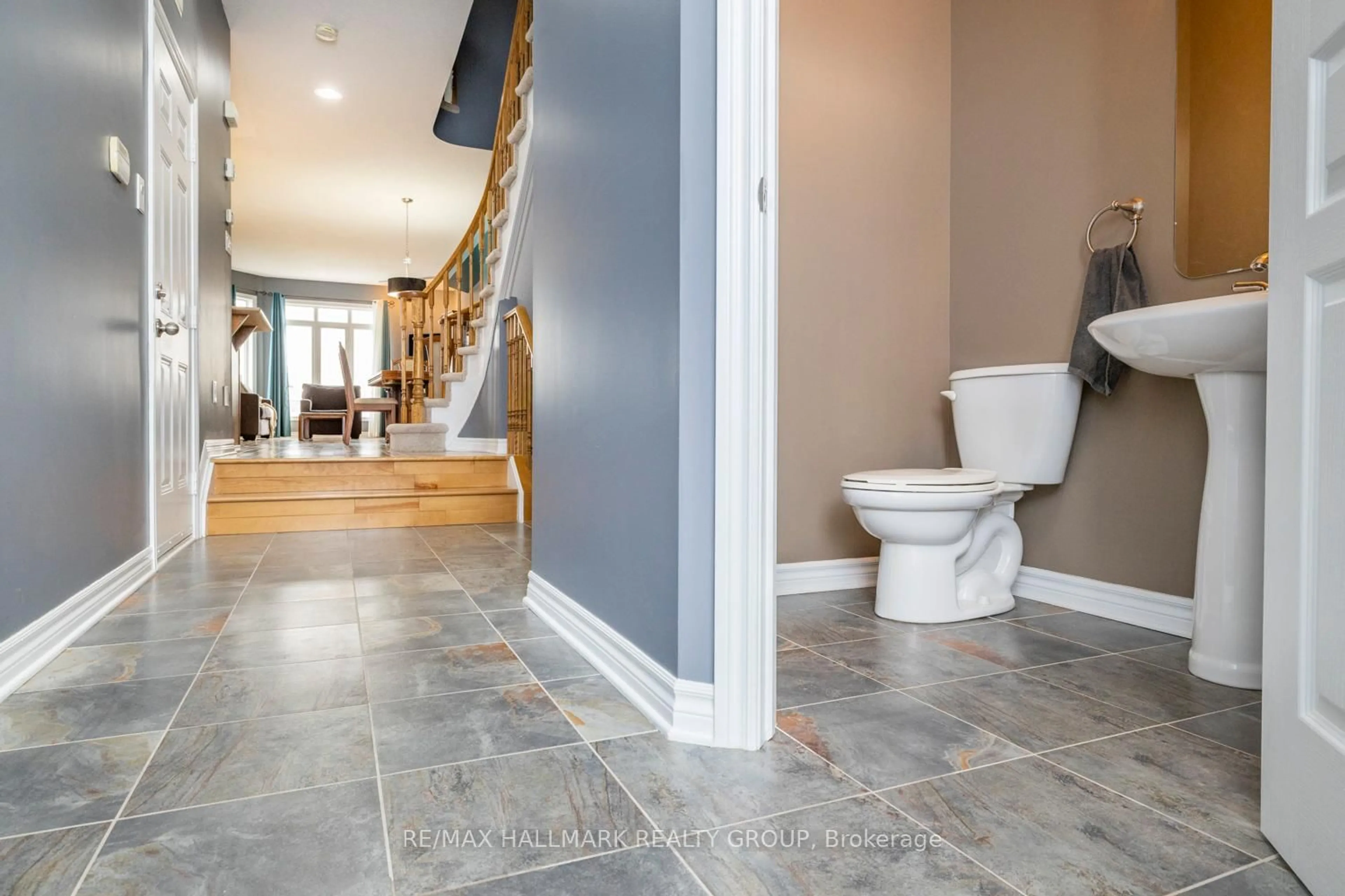 Unknown for 202 Waymark Cres, Ottawa Ontario K2M 0A6