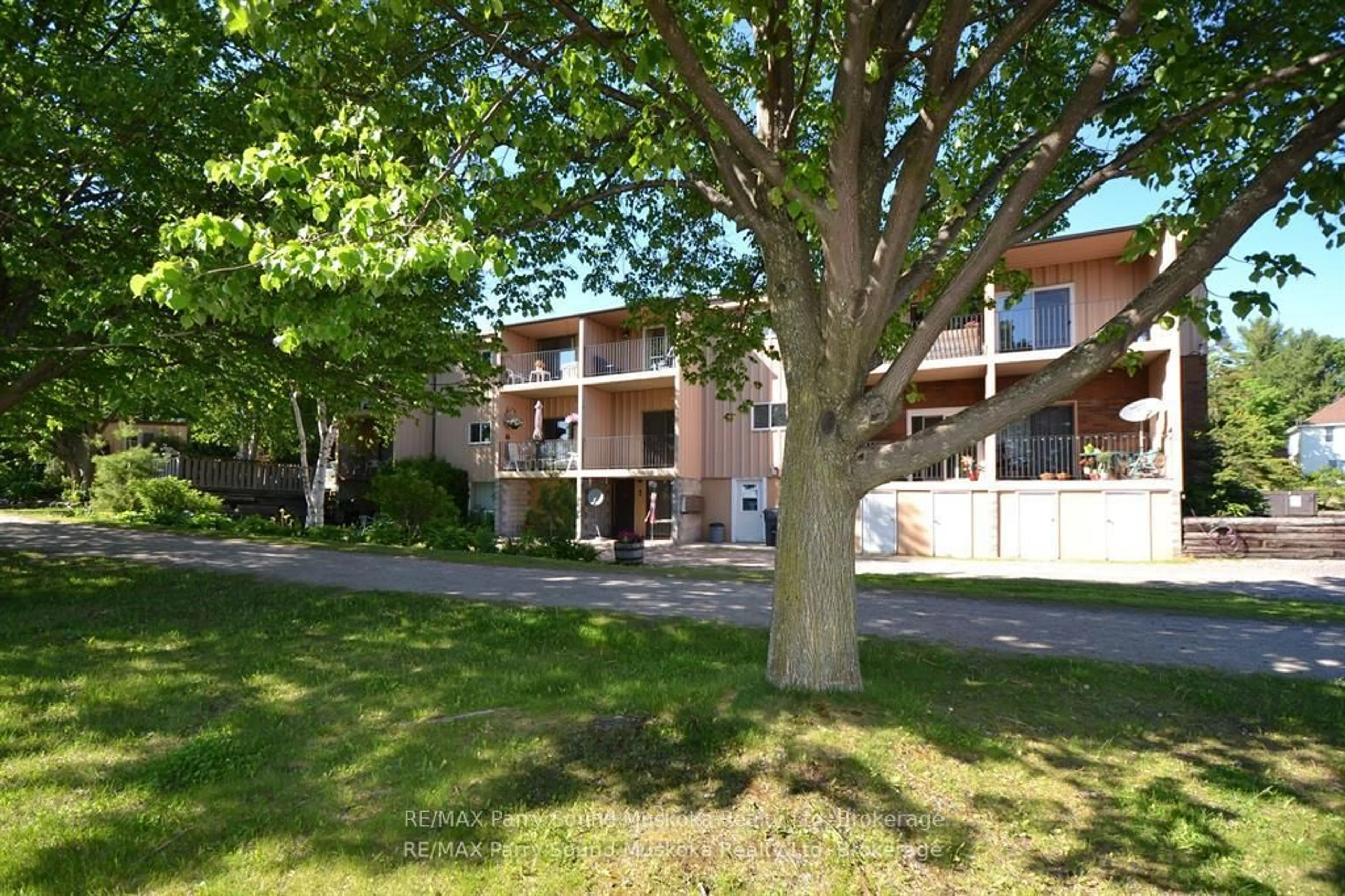 Patio, street for 21 Prospect St #10, Parry Sound Ontario P2A 2B5