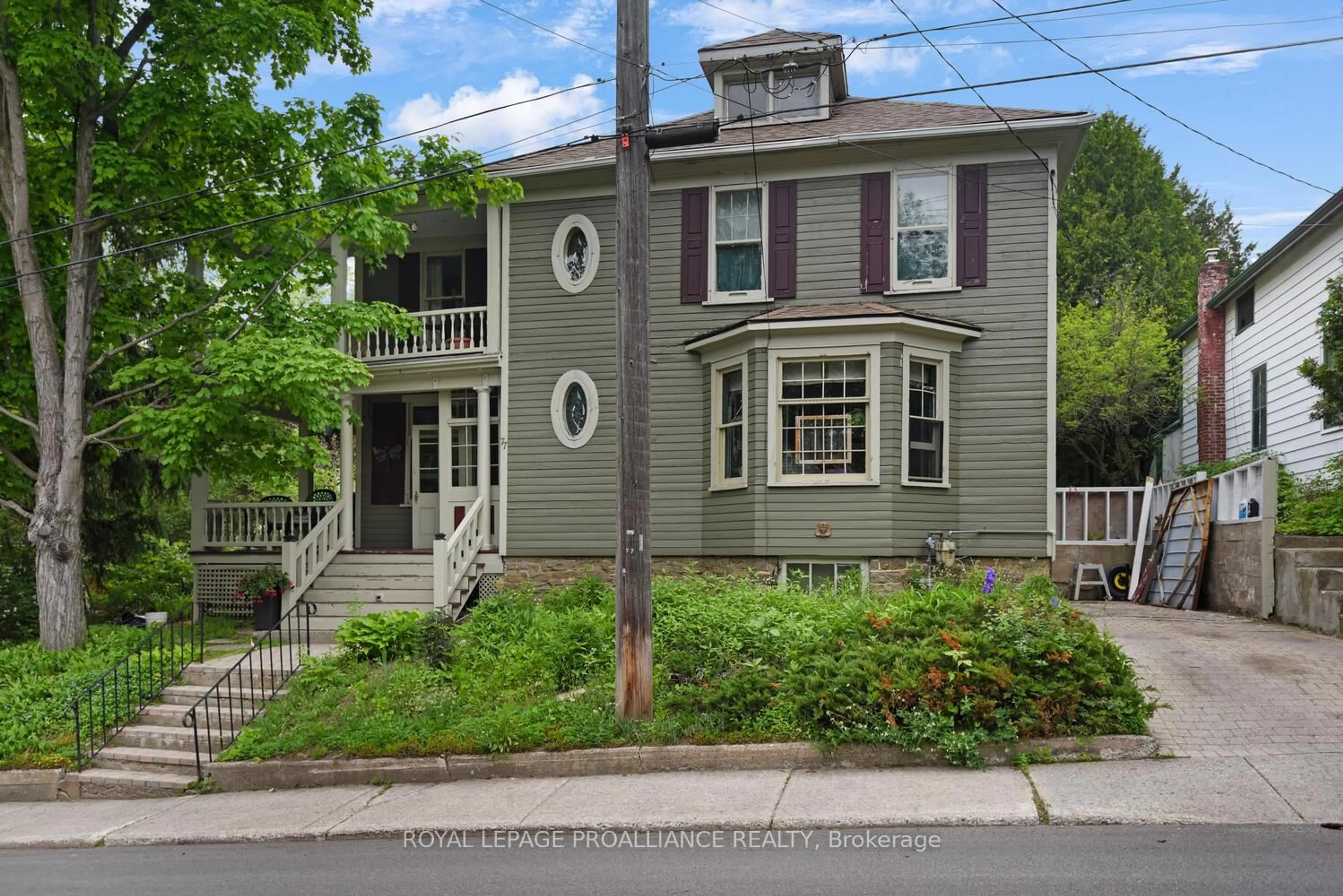 Home with vinyl exterior material, street for 77 Ormond St, Brockville Ontario K6V 2K7