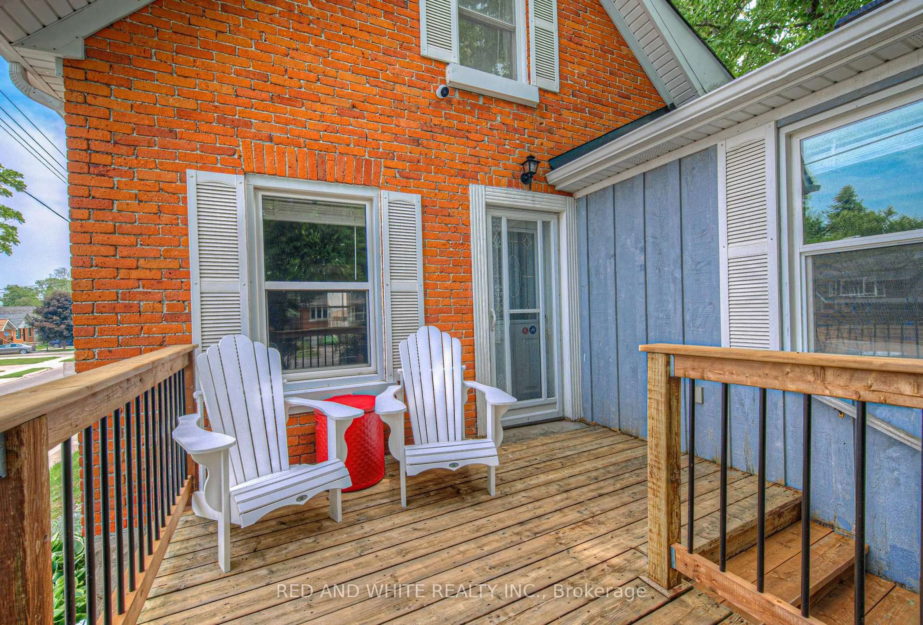 Patio, street for 94 South Dr, Kitchener Ontario N2M 4B7