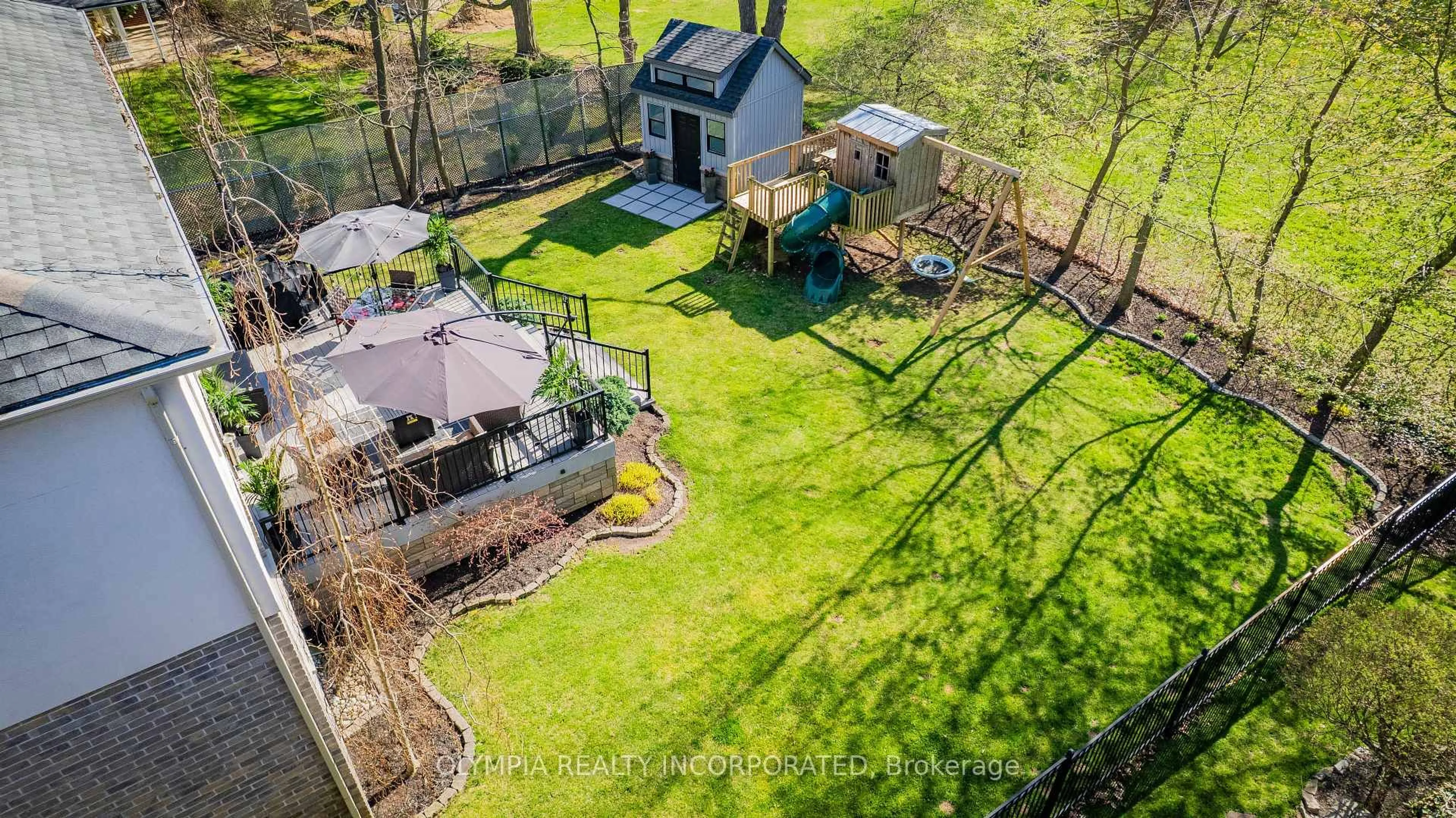 A pic from outside/outdoor area/front of a property/back of a property/a pic from drone, unknown for 6149 Cuviello Crt, Niagara Falls Ontario L2G 7X7