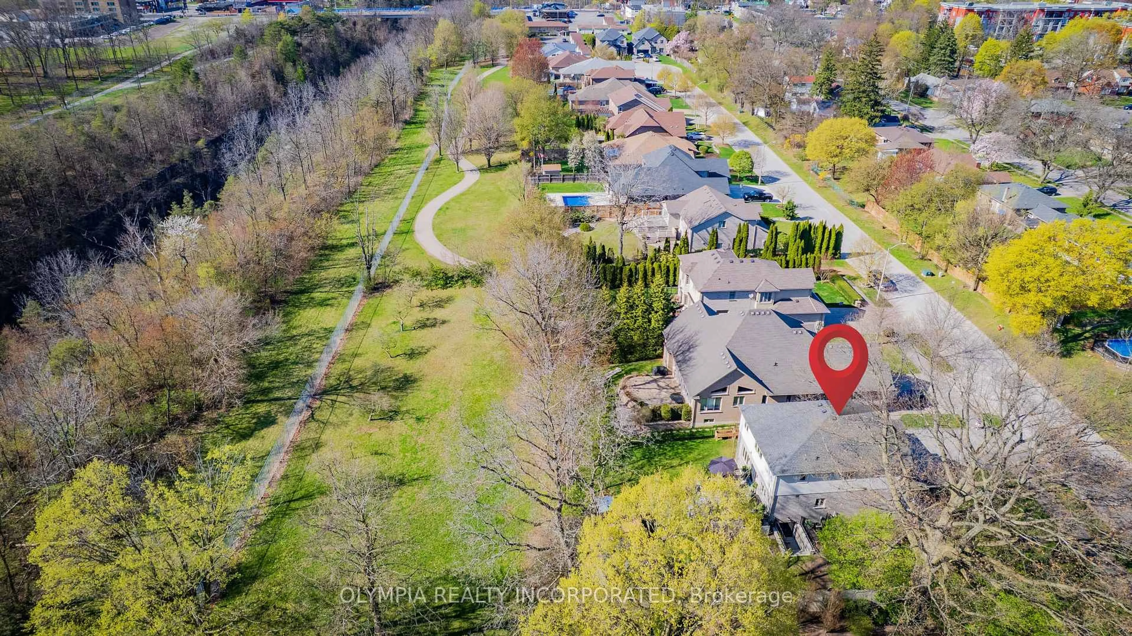 A pic from outside/outdoor area/front of a property/back of a property/a pic from drone, street for 6149 Cuviello Crt, Niagara Falls Ontario L2G 7X7