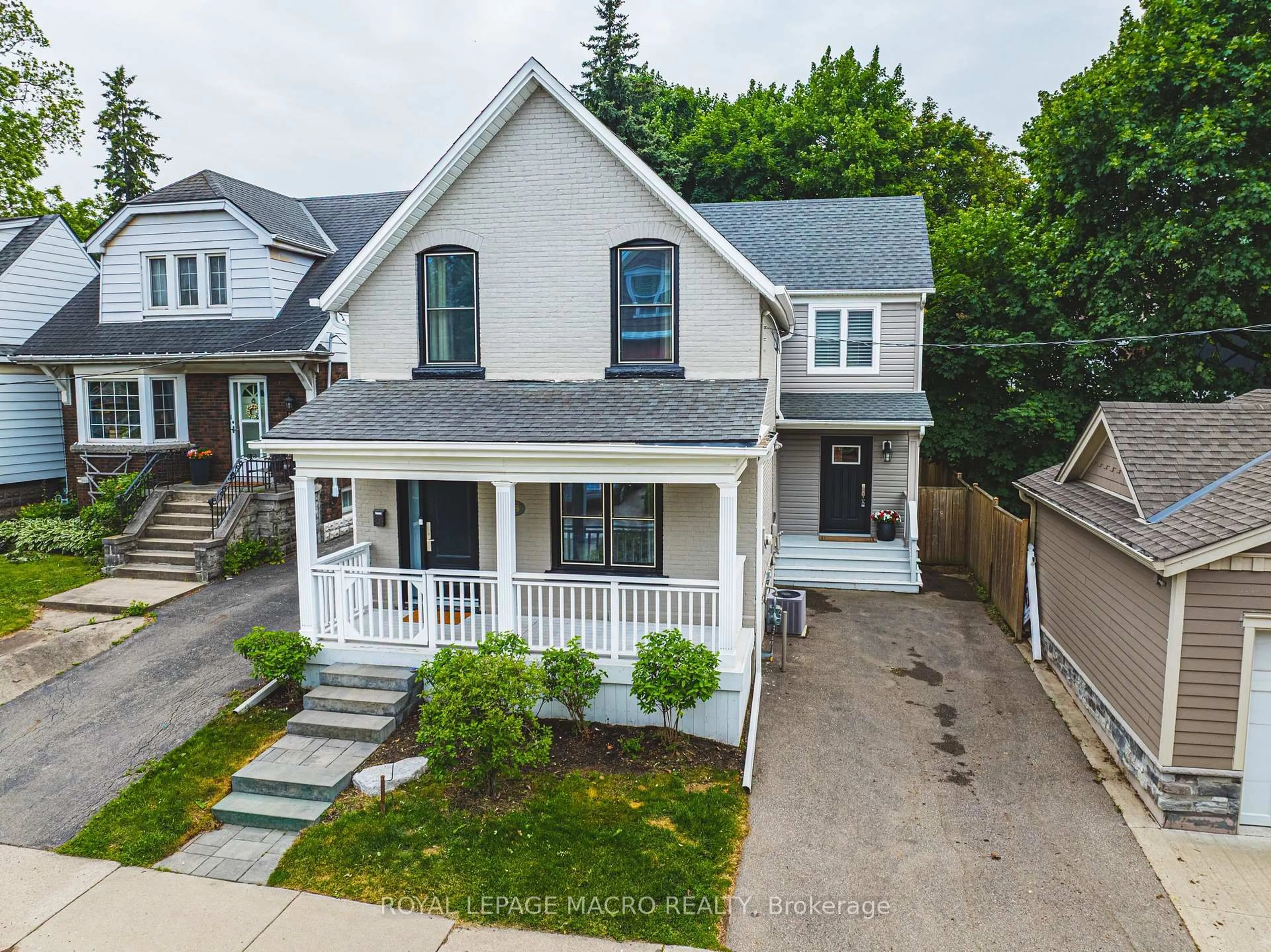 A pic from outside/outdoor area/front of a property/back of a property/a pic from drone, street for 25 Orchard Hill, Hamilton Ontario L8P 2V6