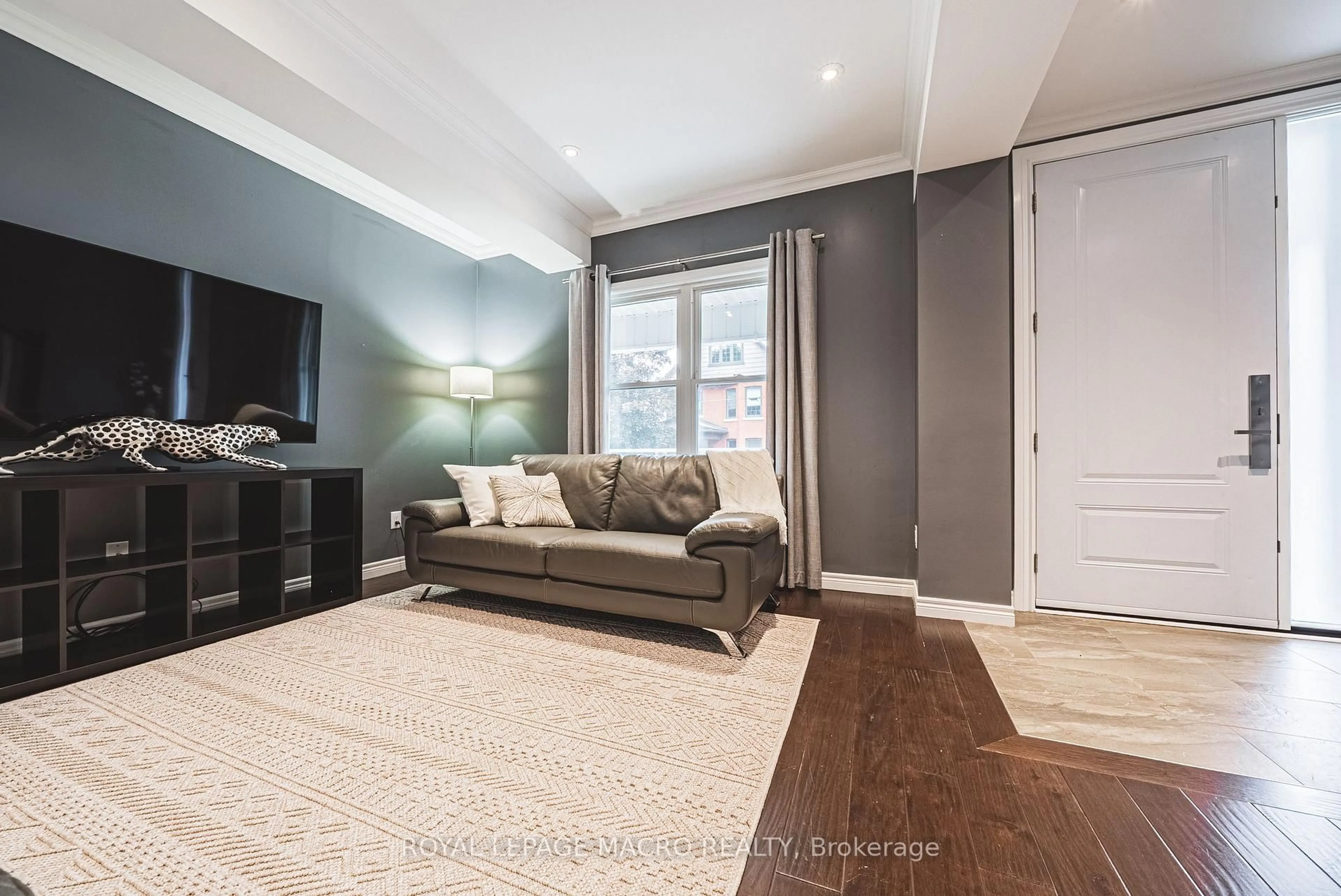 Living room with furniture, unknown for 25 Orchard Hill, Hamilton Ontario L8P 2V6