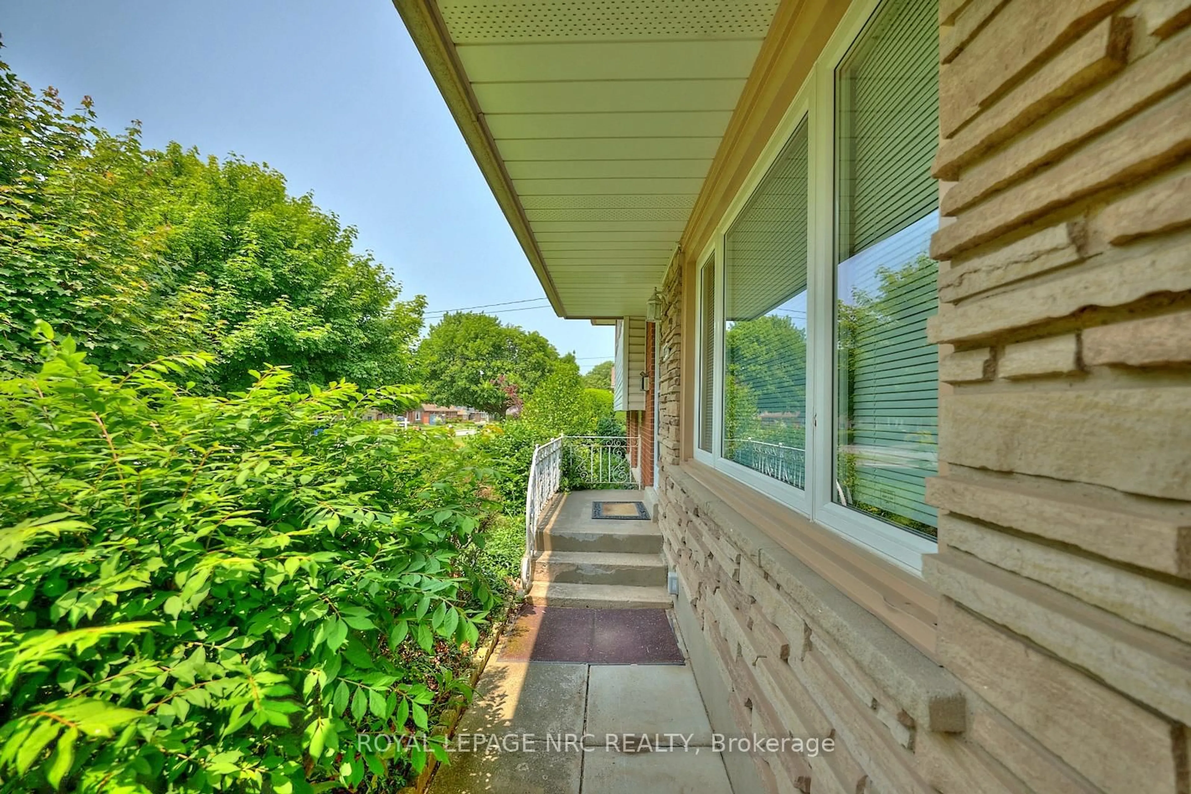 Patio, unknown for 4682 Pinedale Dr, Niagara Falls Ontario L2E 6M8