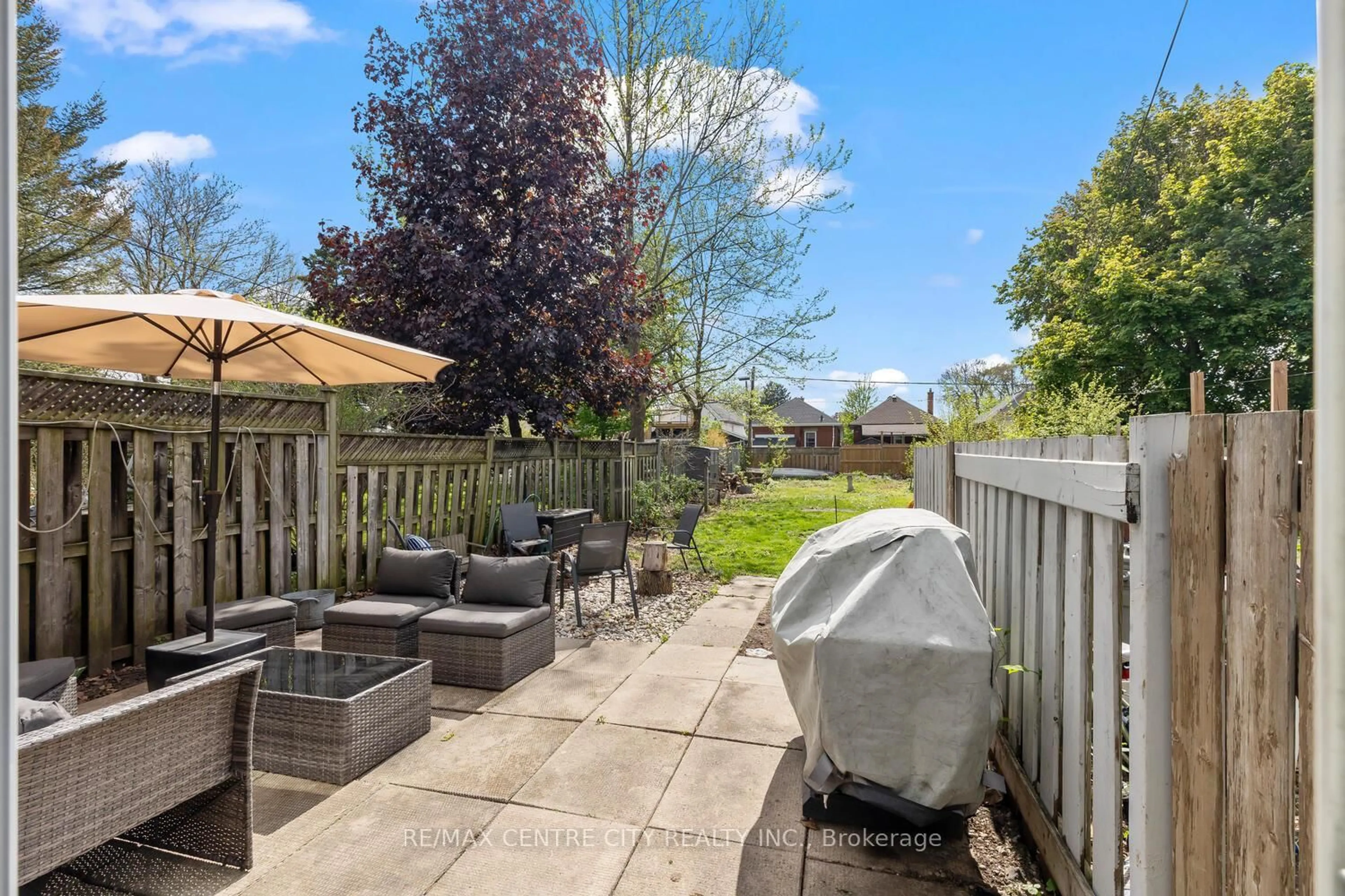 Patio, street for 29 Hume St, London East Ontario N5Z 2N9