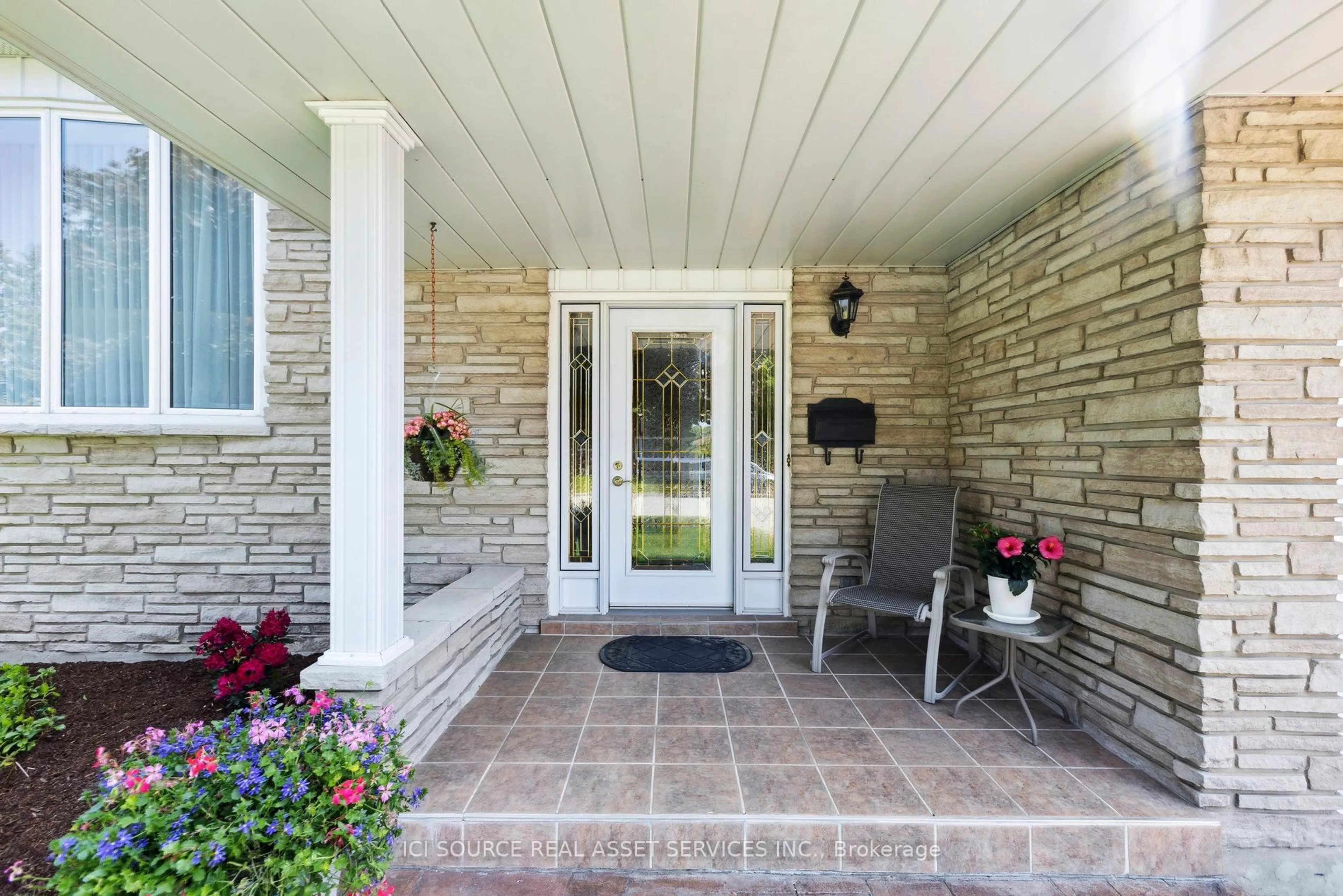 Indoor entryway for 39 Tutton Pl, Cambridge Ontario N1R 4S7